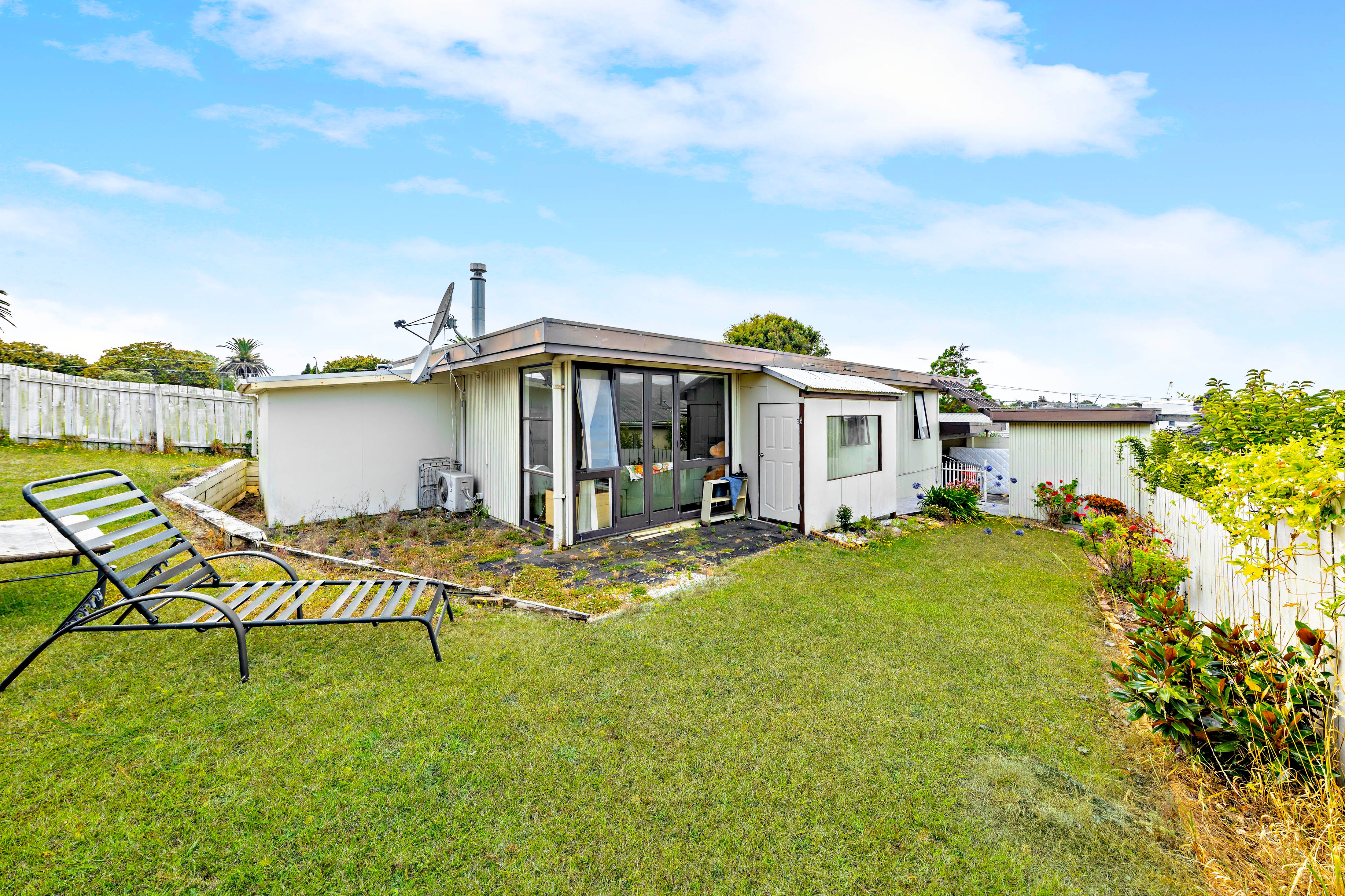 2/14 Kenderdine Road, Papatoetoe, Manukau City