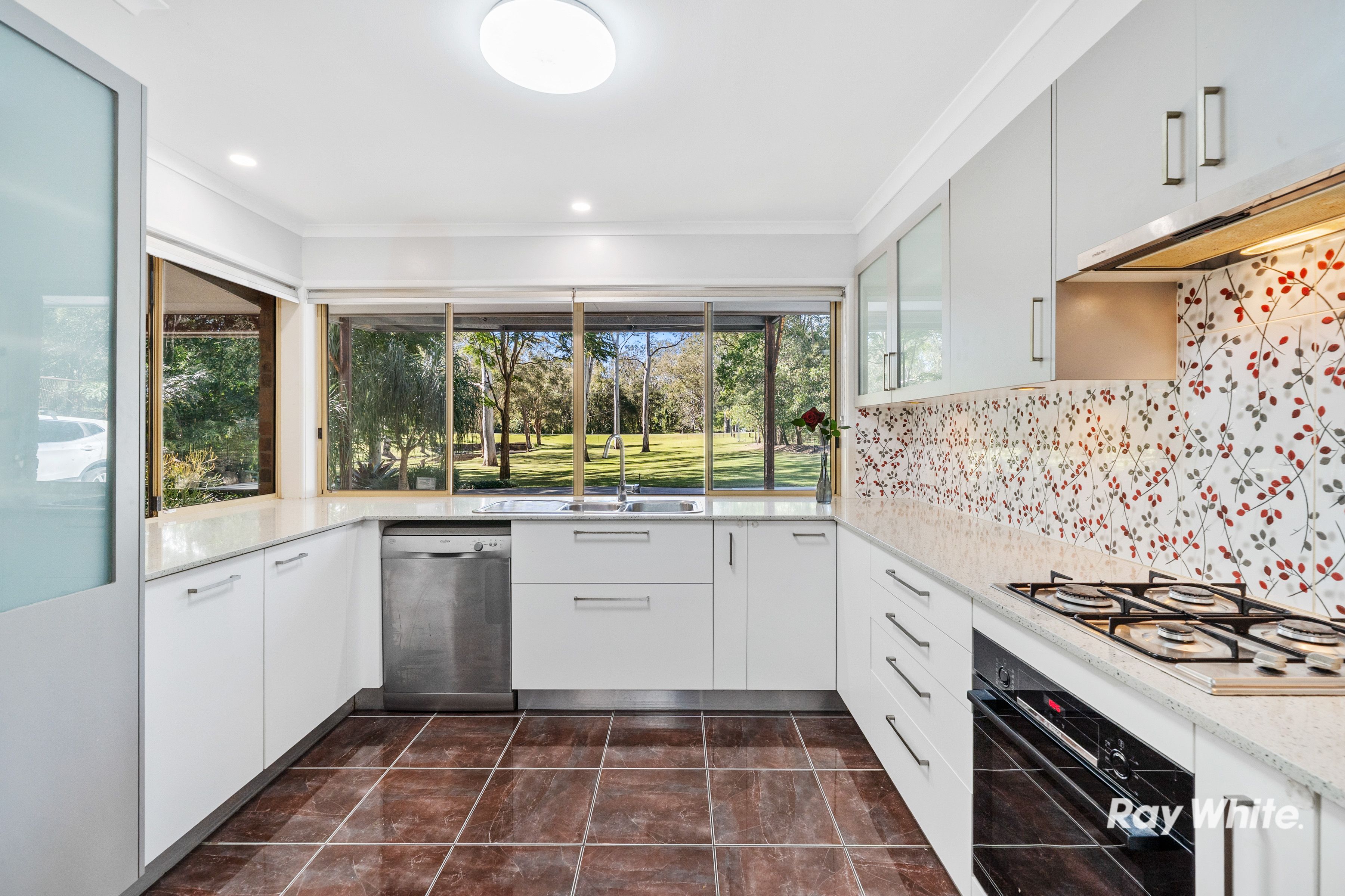 23-31 Sharton Avenue — photo 9 of 22