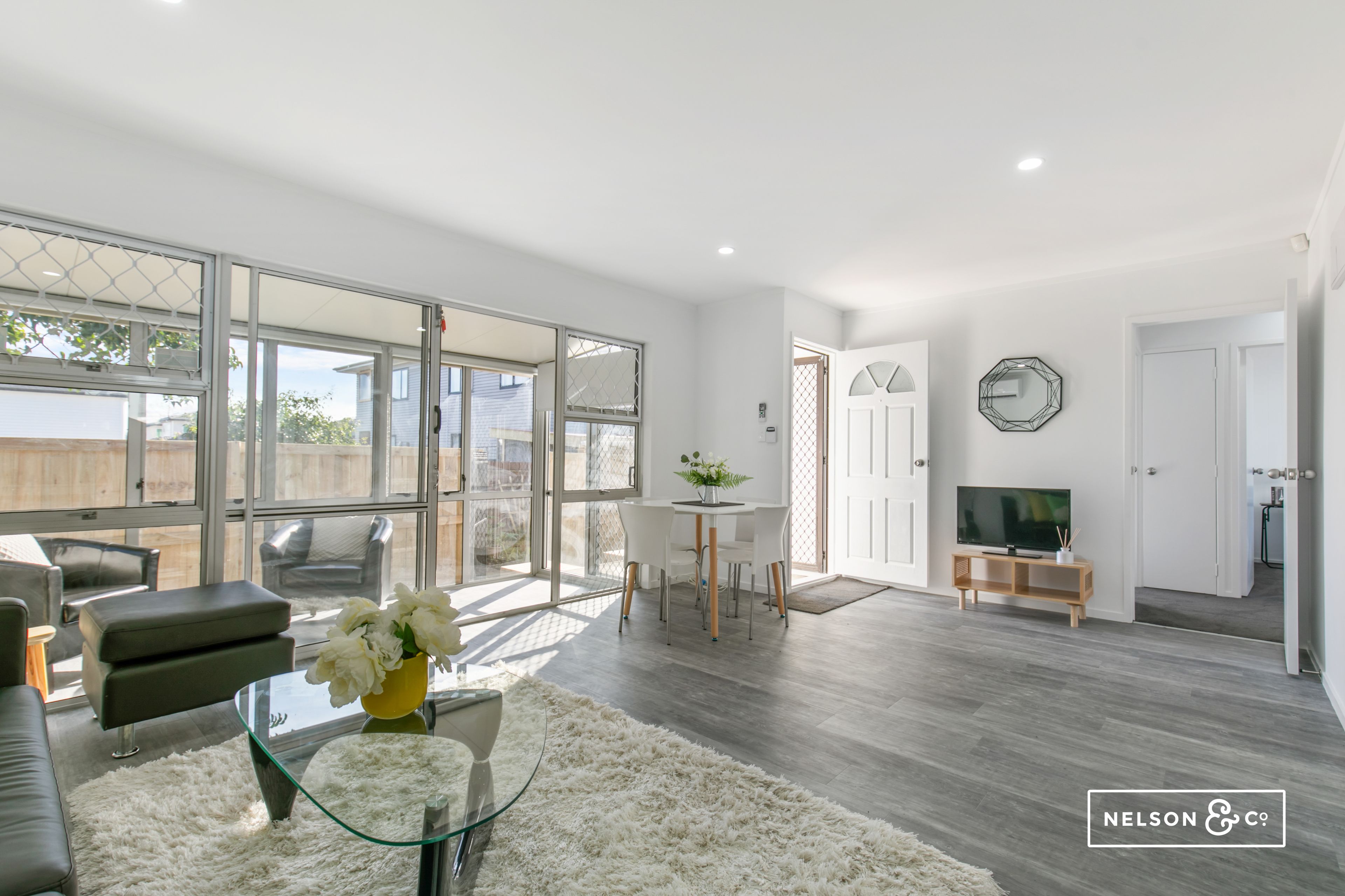 2/42 Kenderdine Road, Papatoetoe, Manukau City