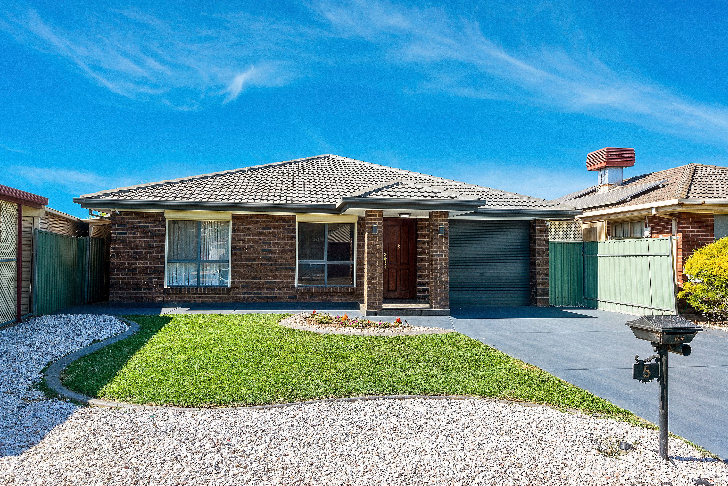 5 Lakeside Drive, Paralowie, SA 5108