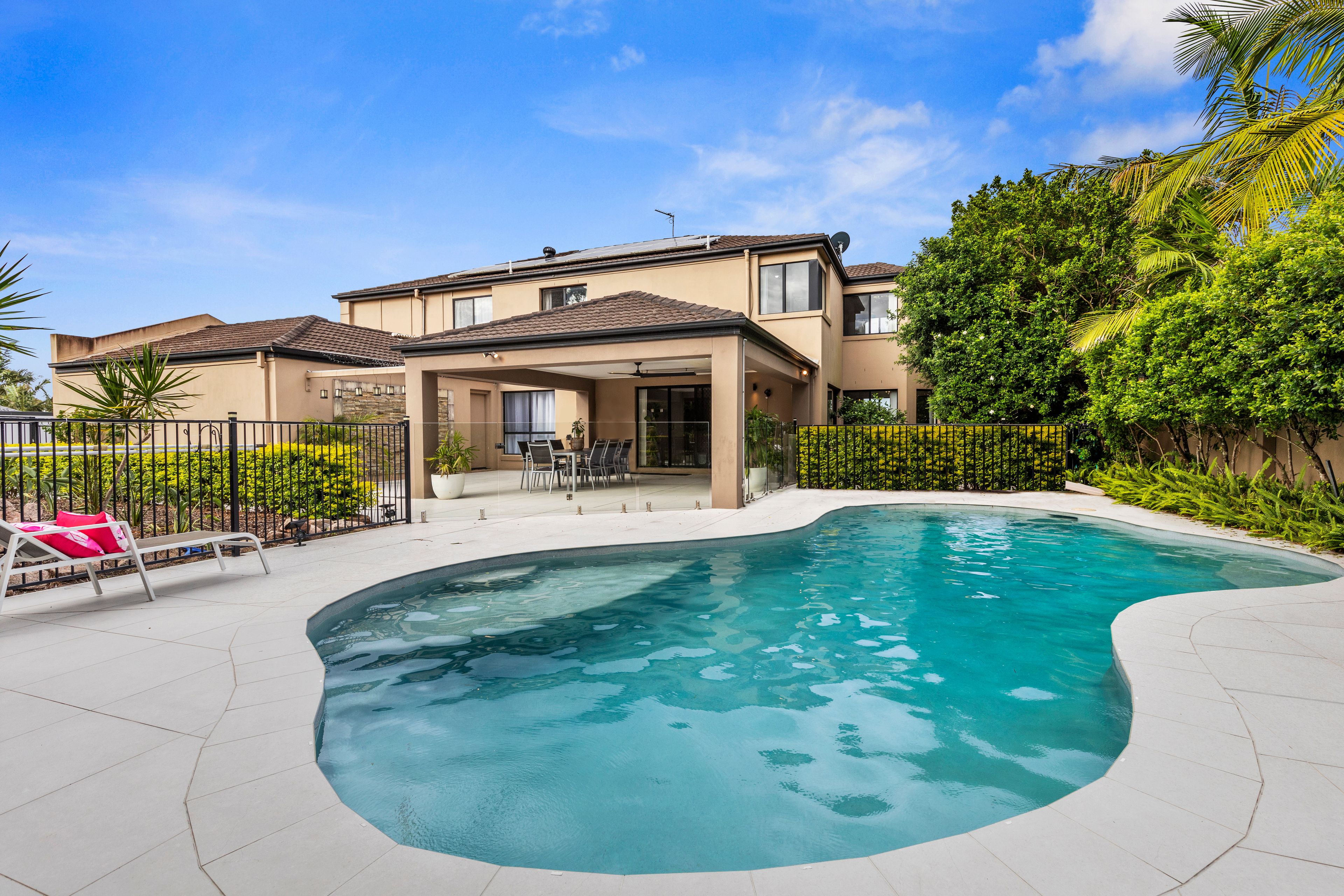 2 Avisford Court, Arundel, QLD 4214