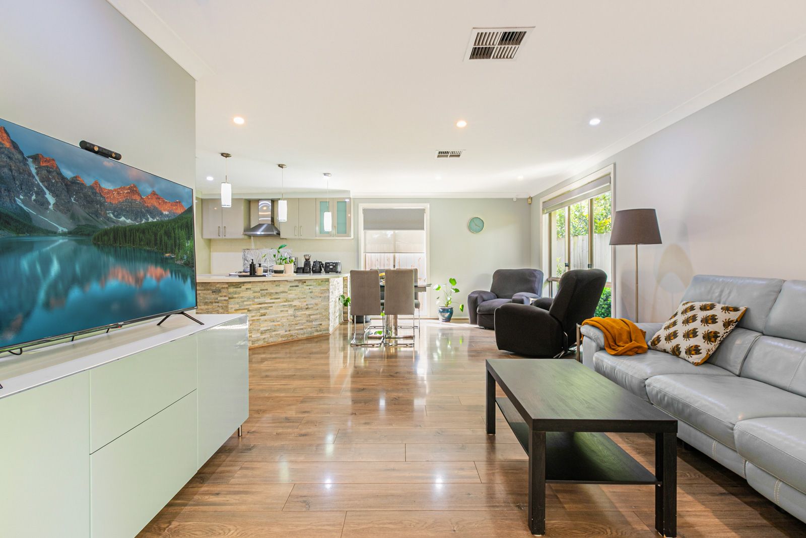 30 Belltree Crescent — photo 5 of 9