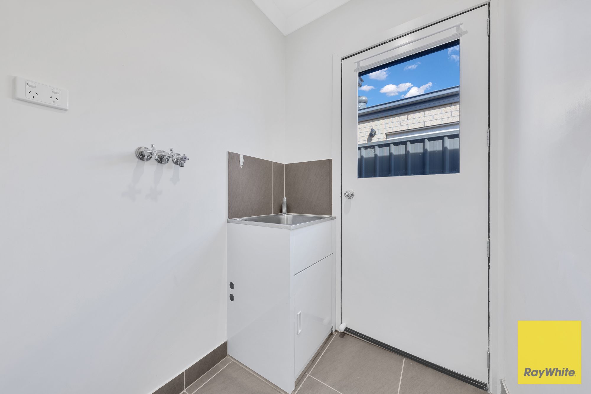 104 Medallion Boulevard — photo 10 of 11