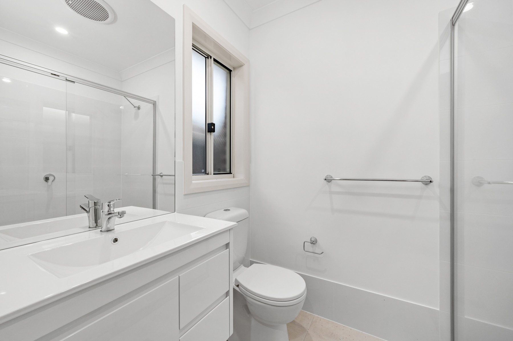 2/3A Grainger Crescent, Singleton, NSW 2330