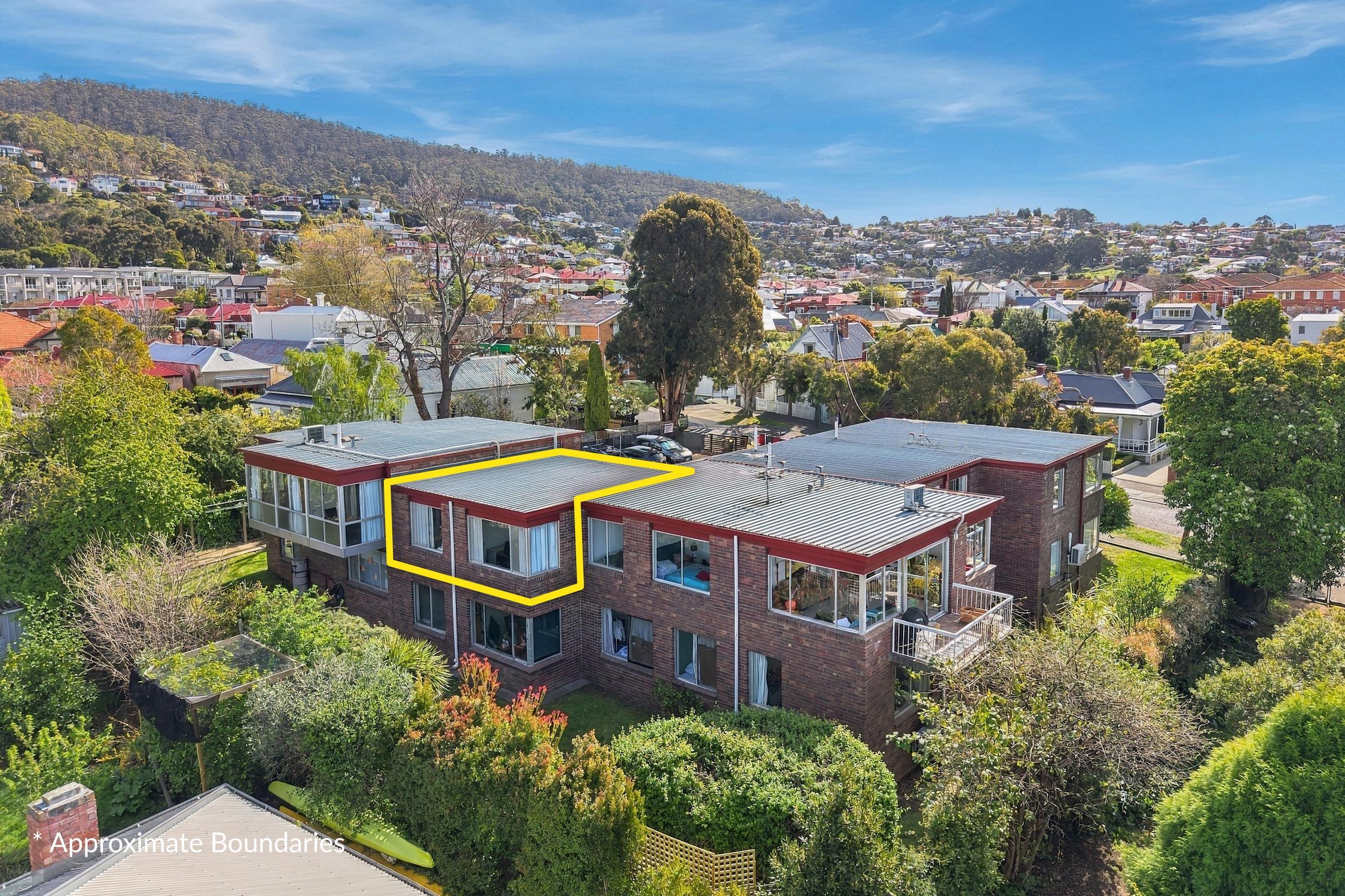 9/20 Pine Street — photo from Ray White Hobart