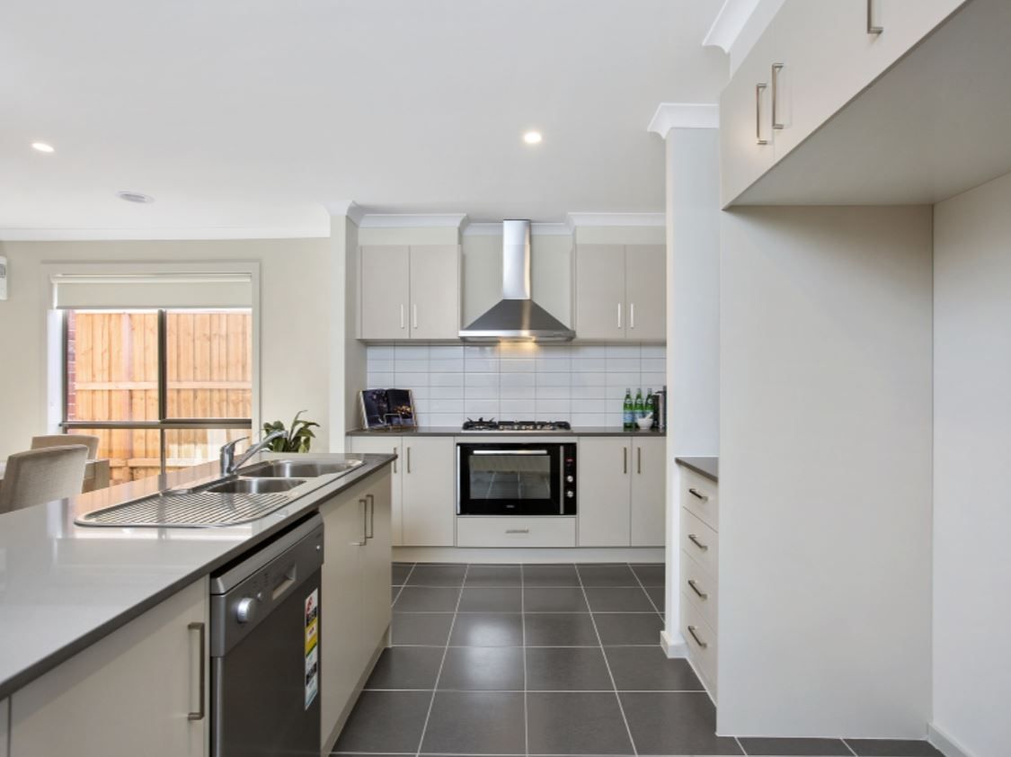 36a Royaloak Crescent, Cranbourne East, VIC 3977
