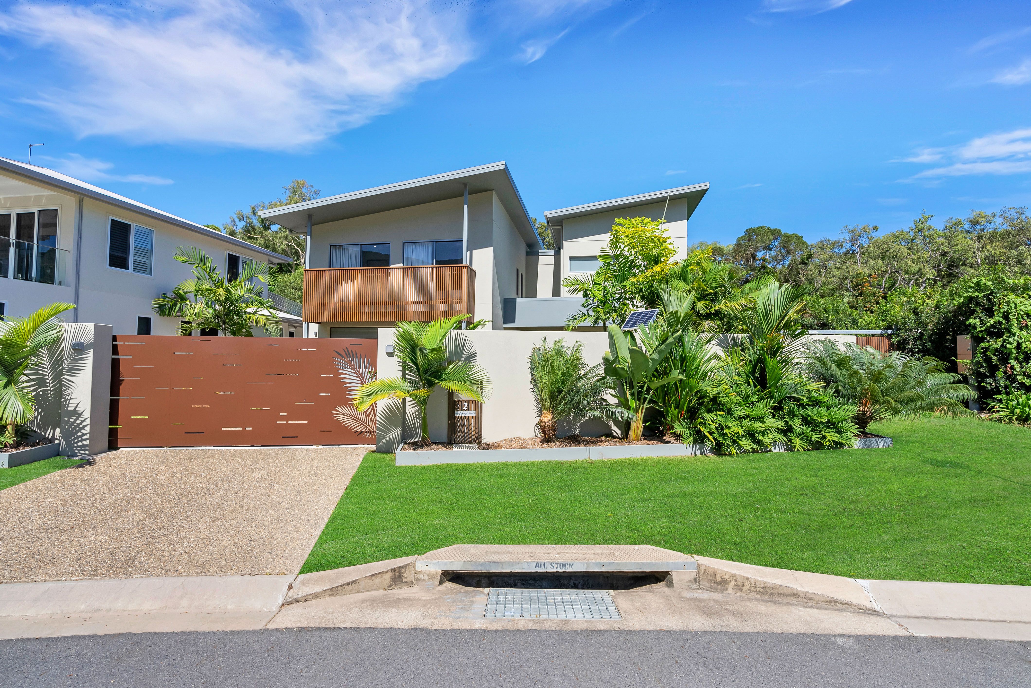 2 Beachmont Place, Palm Cove, QLD 4879
