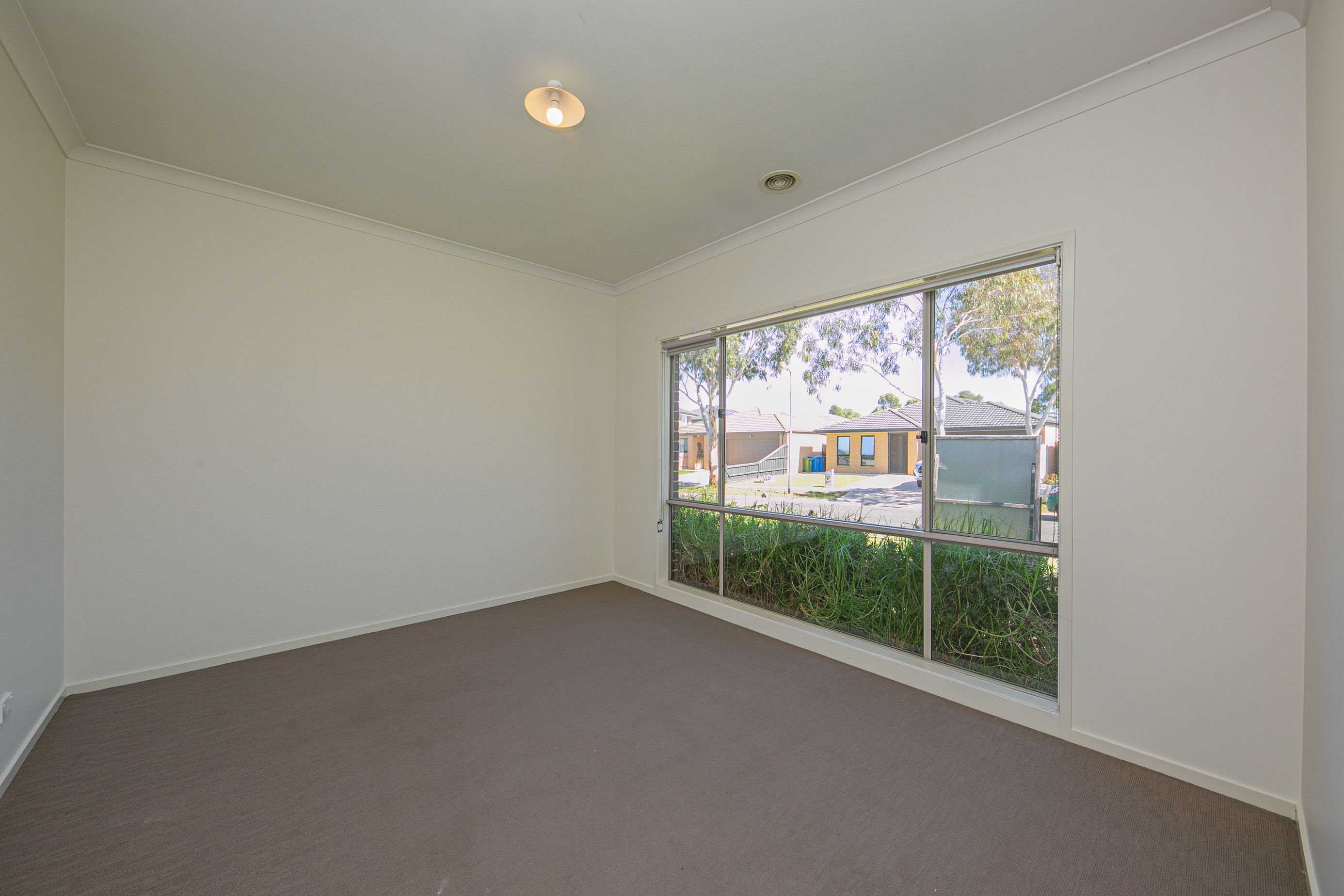 6 Mitta Mitta Street, Clyde North, VIC 3978