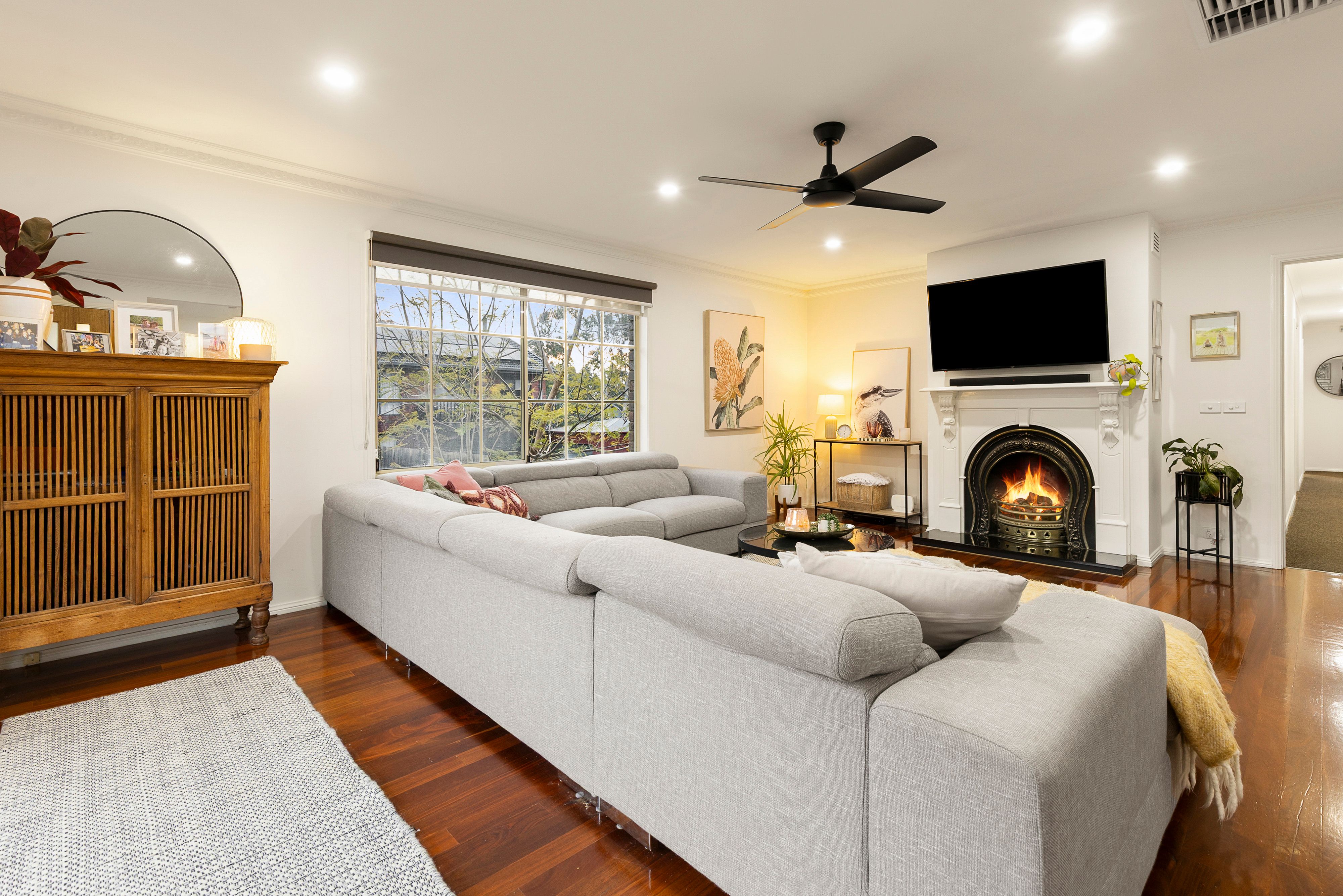 190 Erinbank Crescent — photo 4 of 29