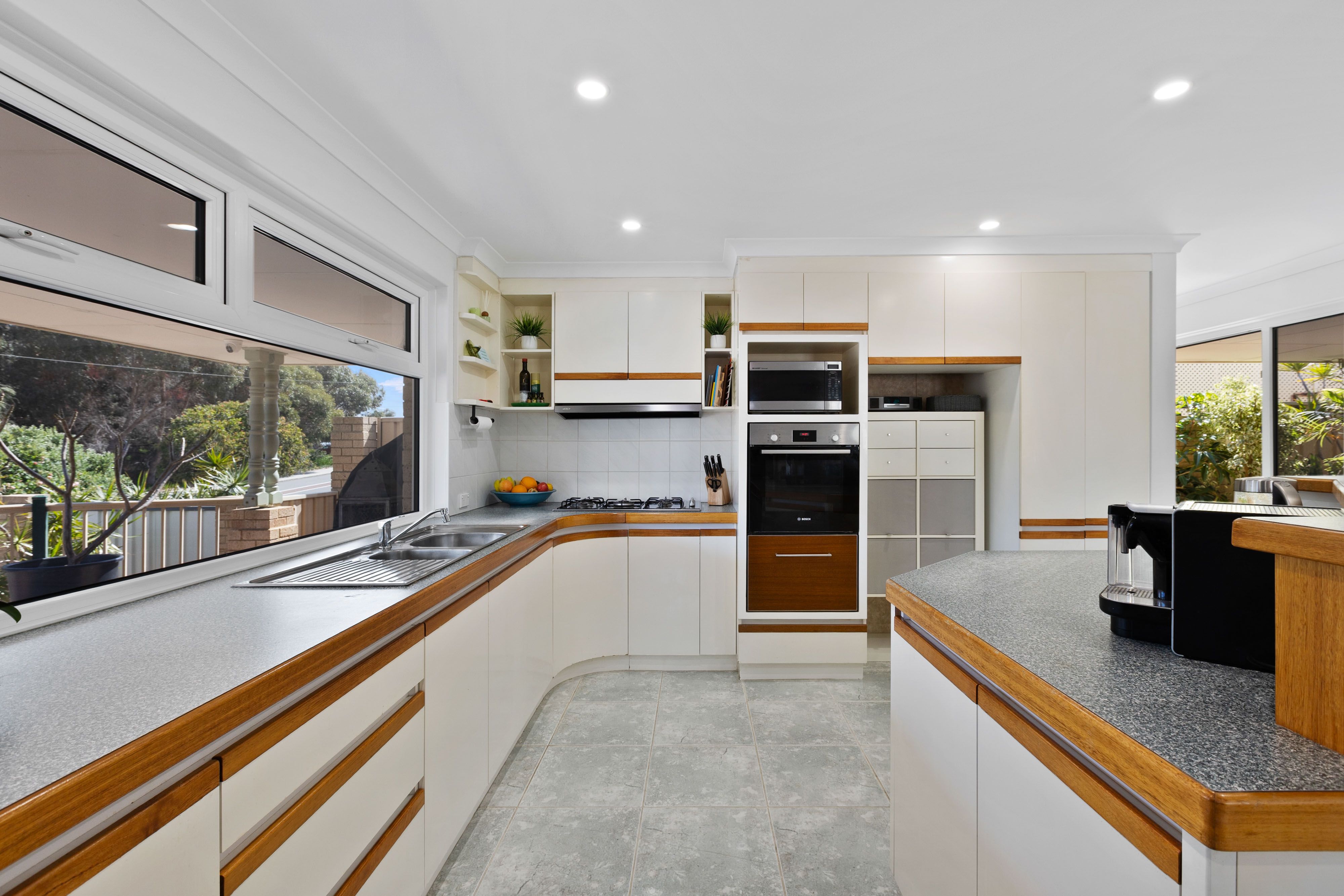 1/63 North Beach Road — photo 4 of 17
