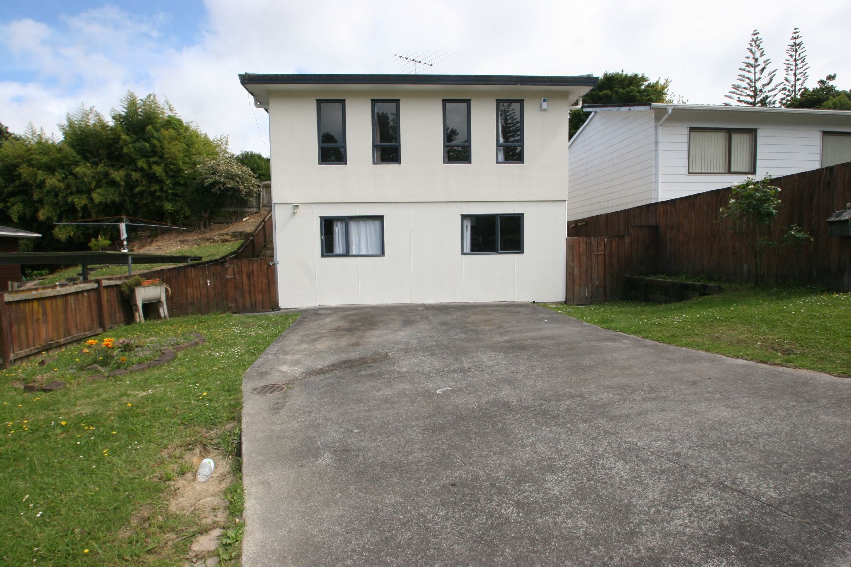 8A Garner Place, Glenfield, North Shore City