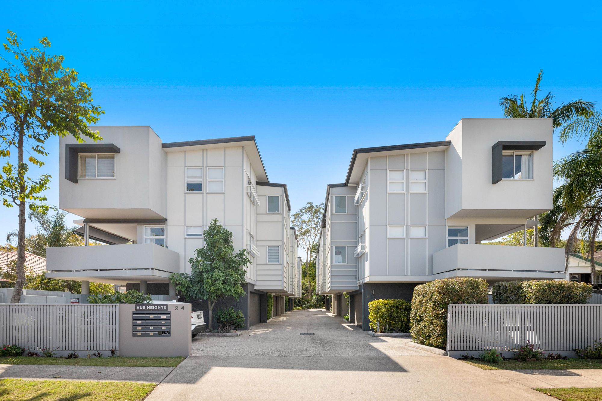 7/24 View Street — photo from Ray White Mt Gravatt