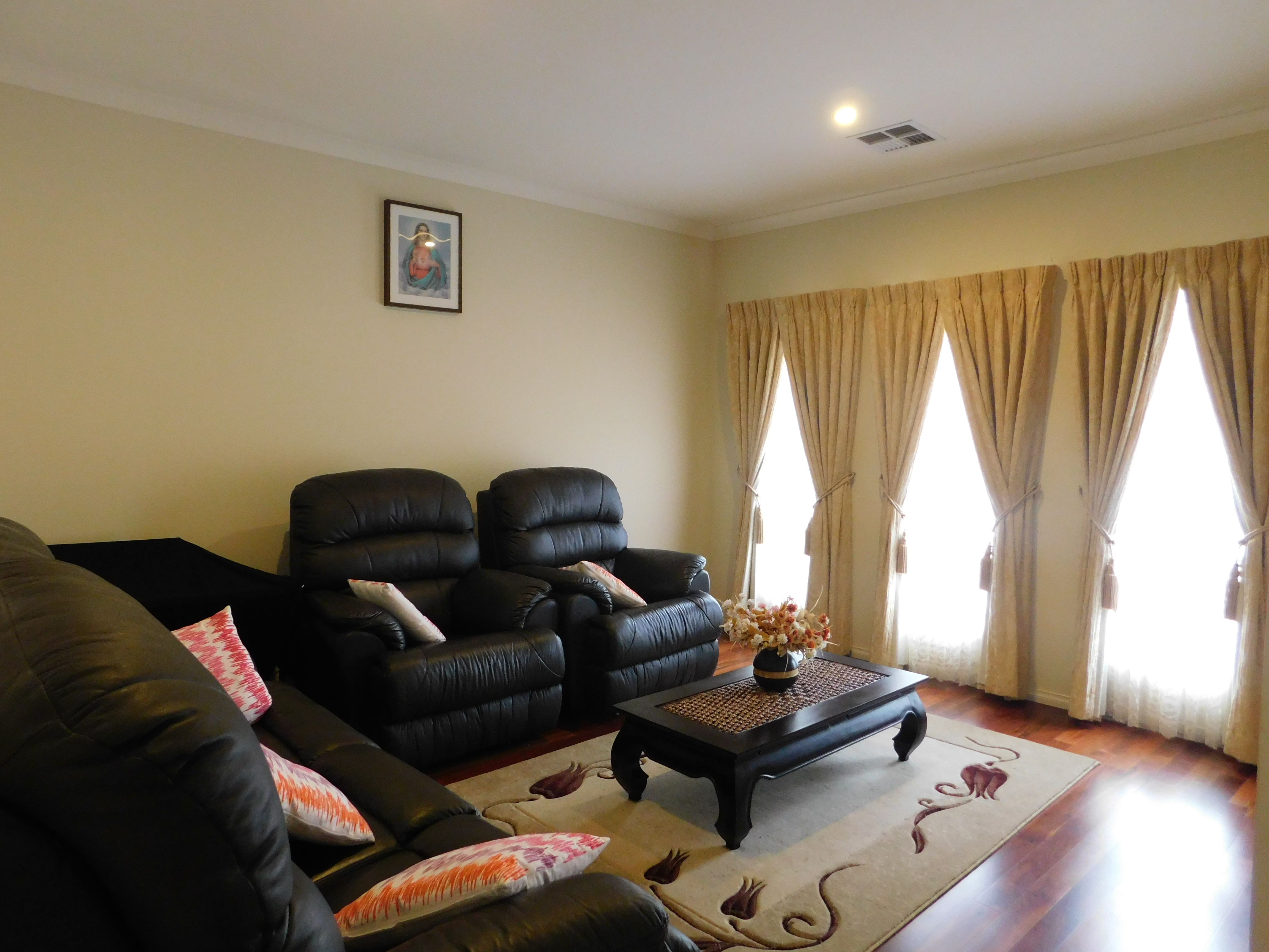 42 Tuross Crescent, South Morang, VIC 3752
