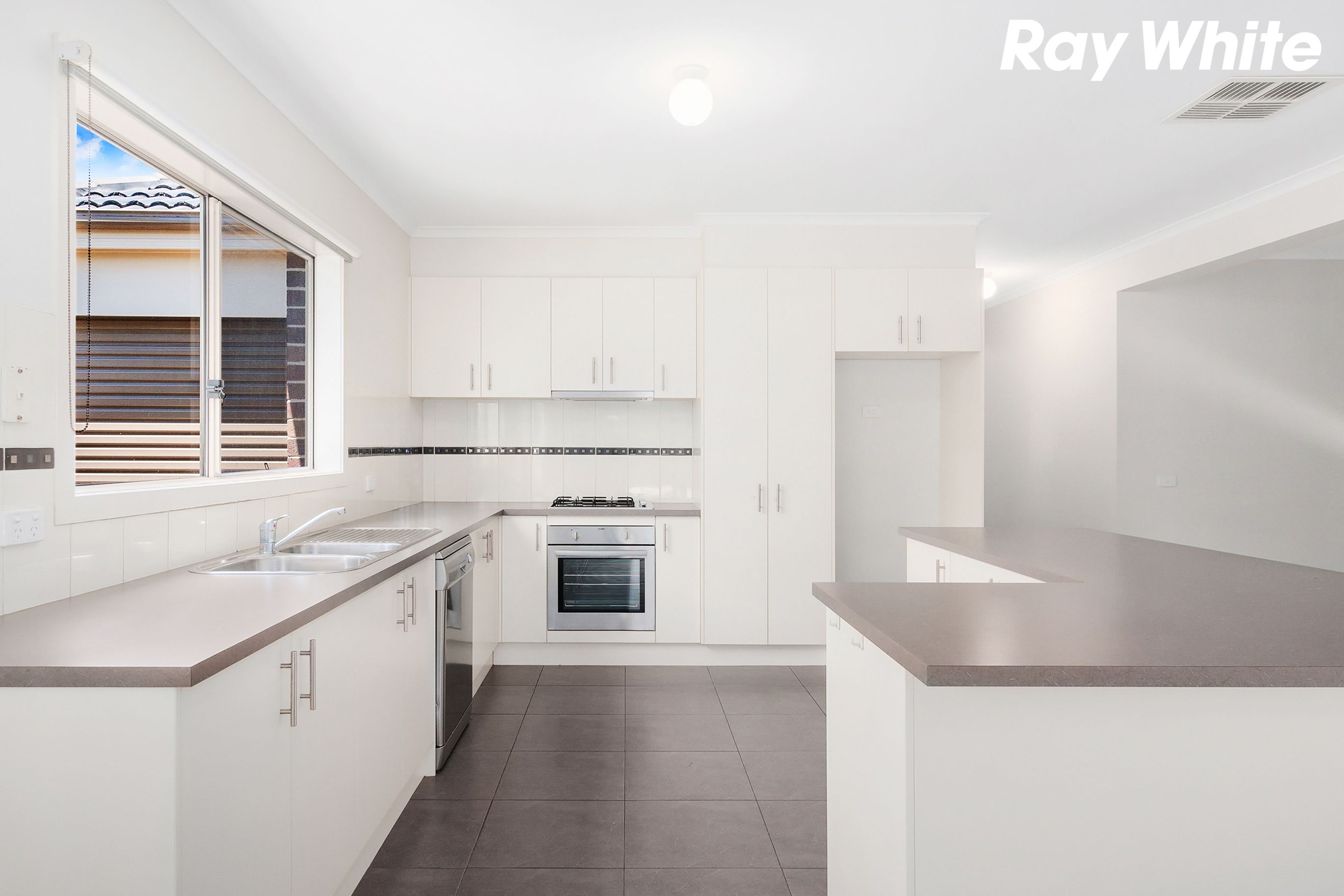 21 Westwood Grove, Pakenham, VIC 3810