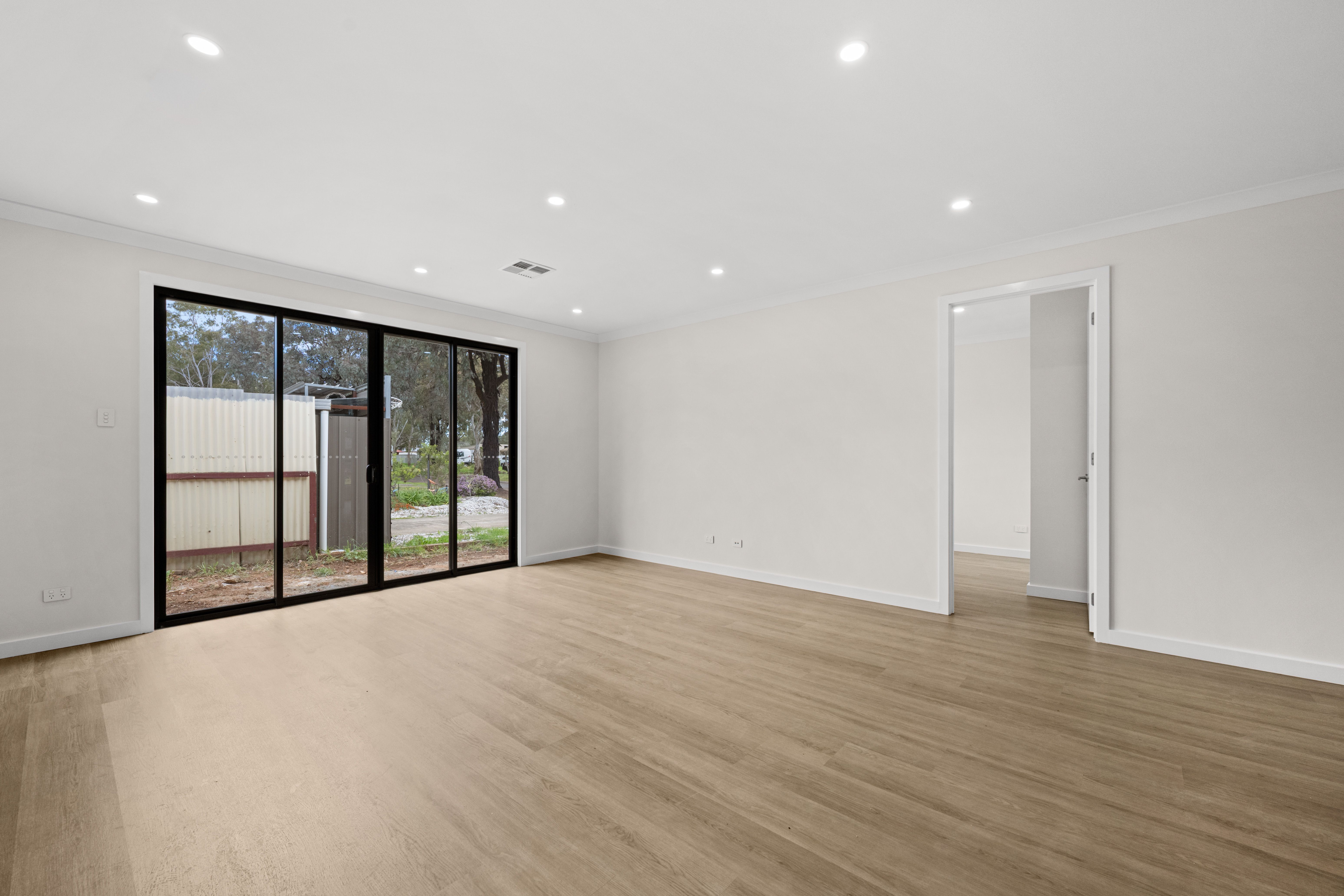 14B Spaans Crescent — photo 8 of 16