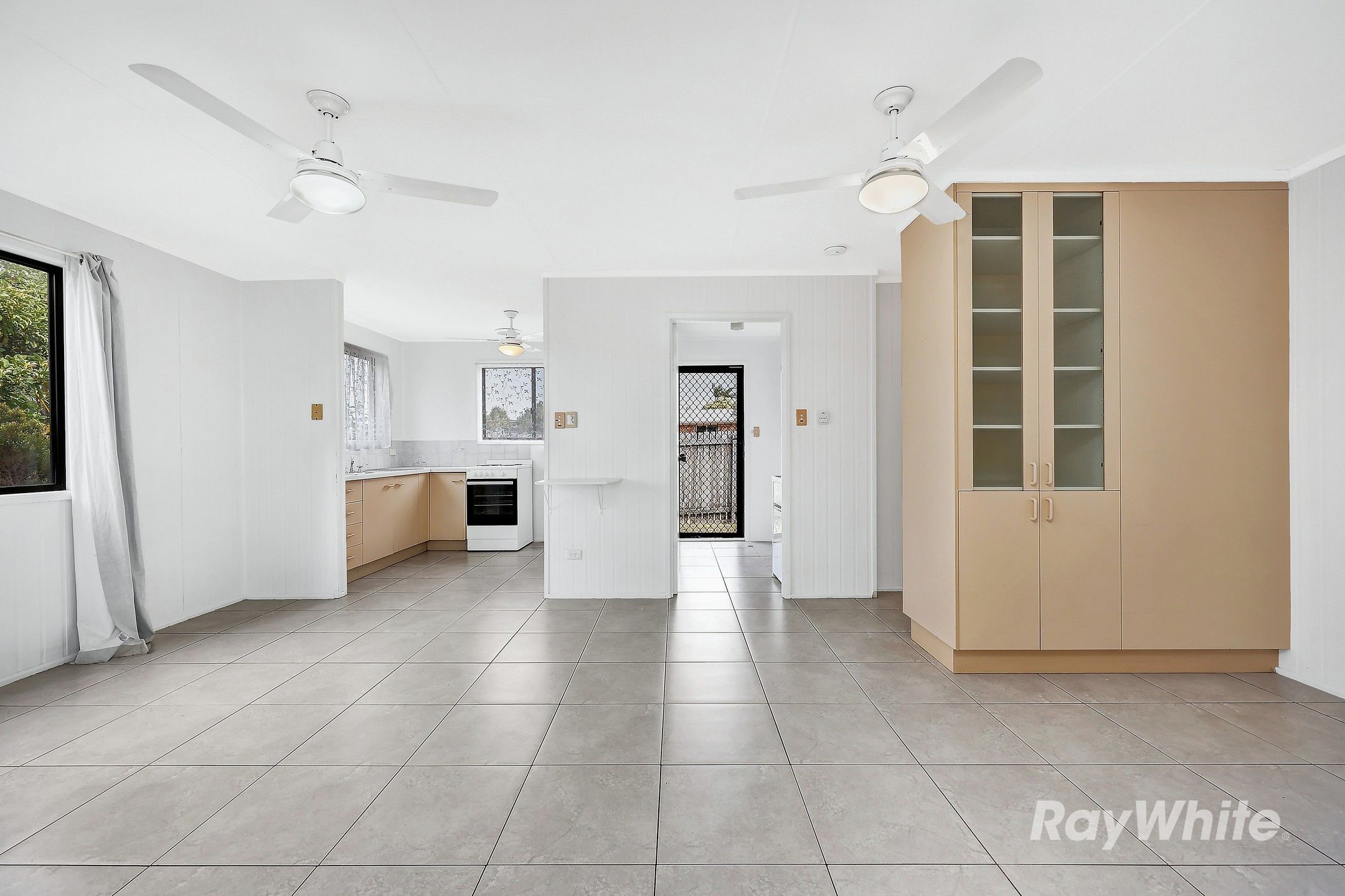 36 Shoreline Crescent — photo 3 of 23