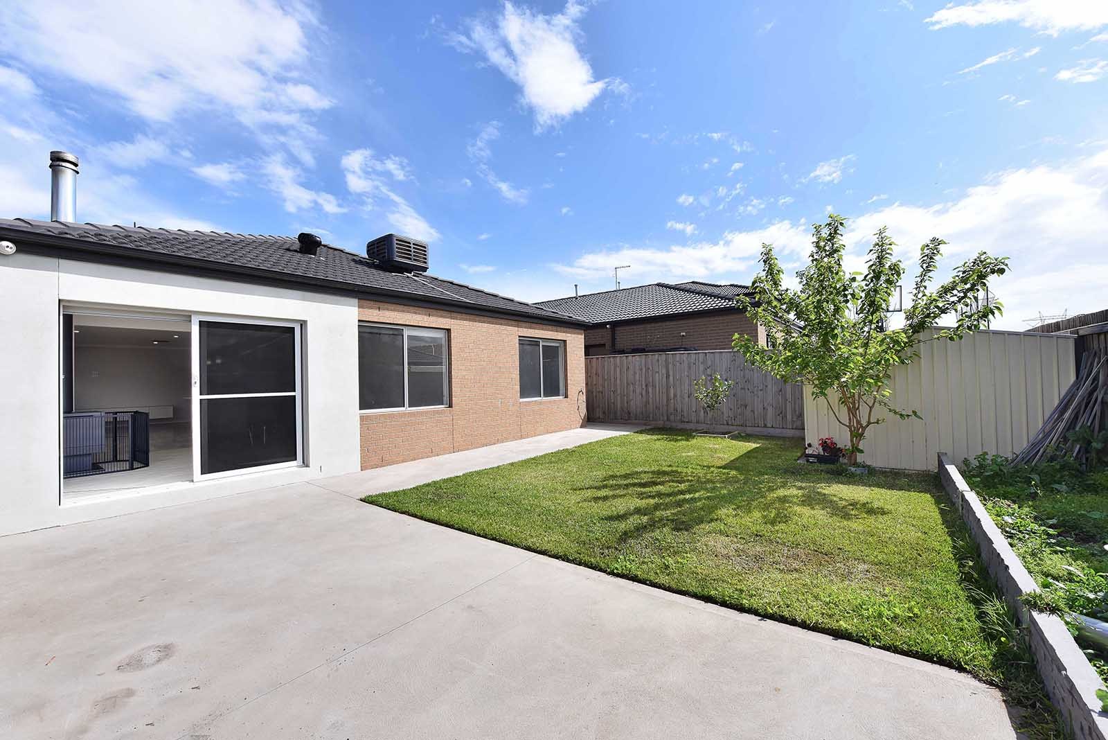 8 Salerno Street, FRASER RISE, VIC 3336