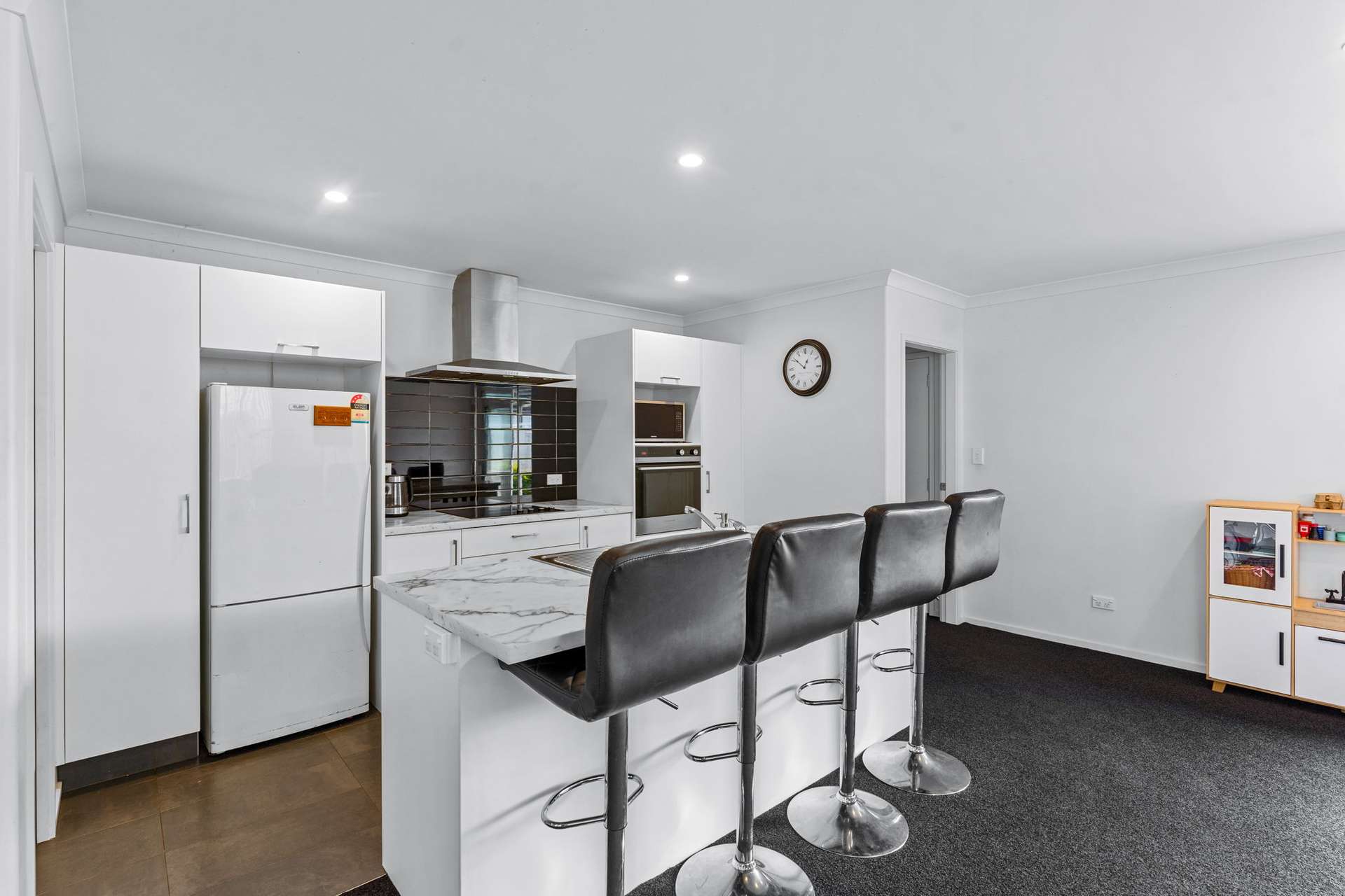 16 Tawhiti Road photo 2