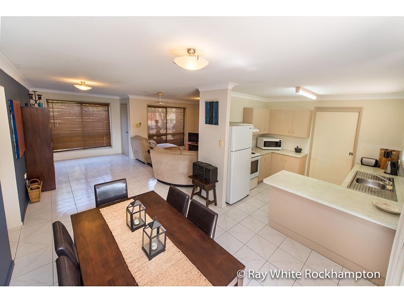 15 Doblo Avenue, Norman Gardens, QLD 4701