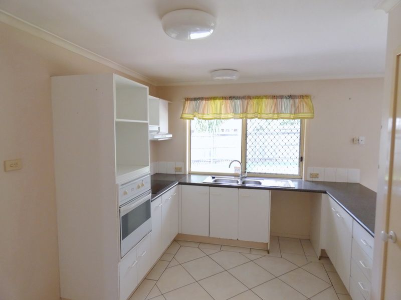 13 Bottlebrush Drive, Regents Park, QLD 4118