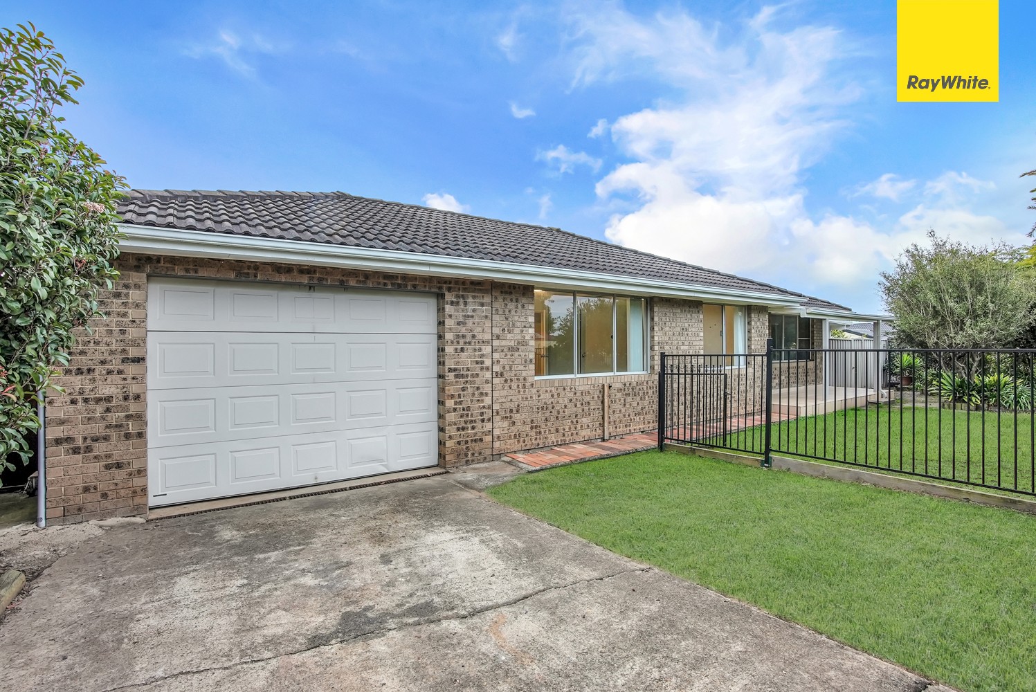 8 Eden Glen, St Clair, NSW 2759