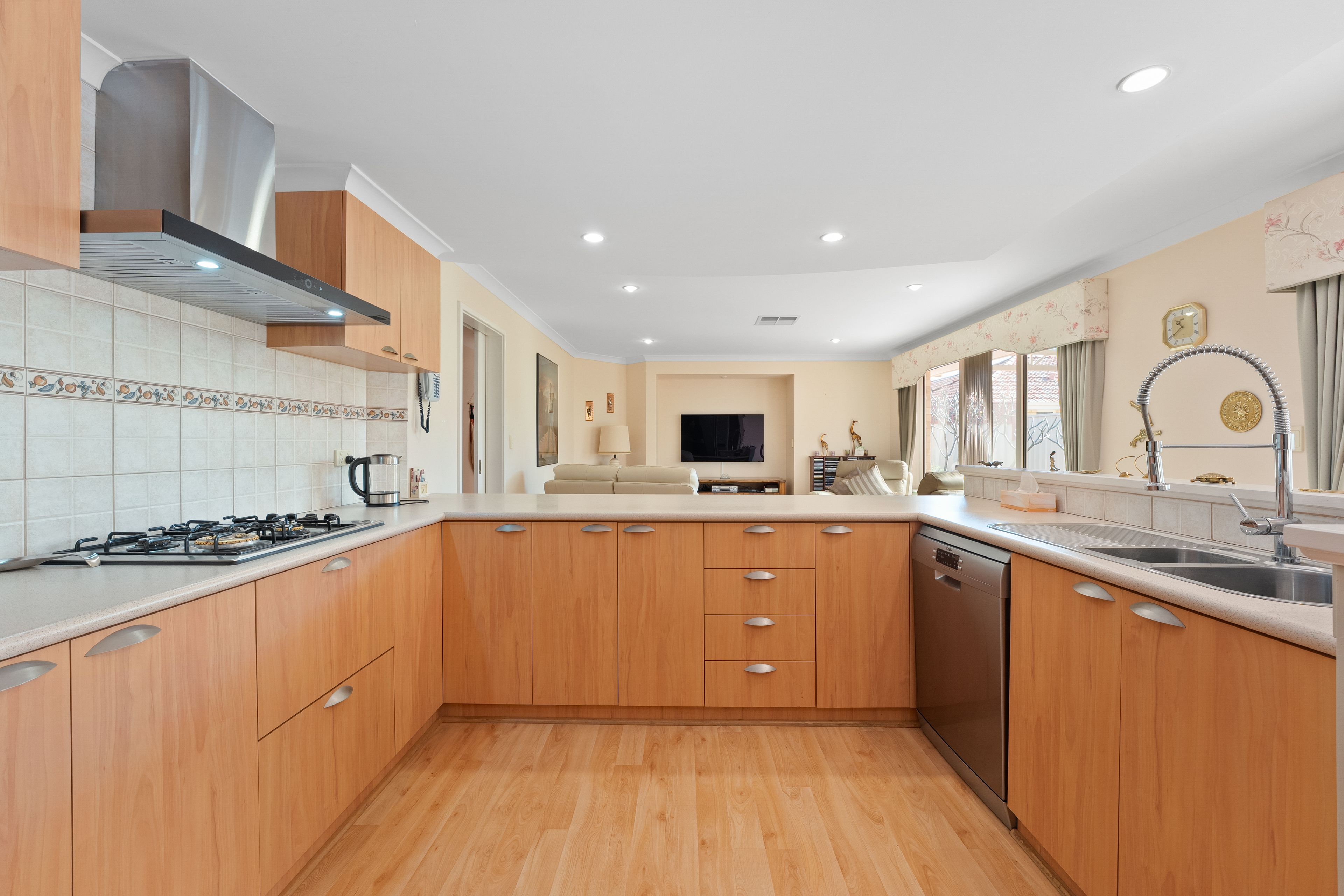 4 Ortona Crescent — photo 3 of 30