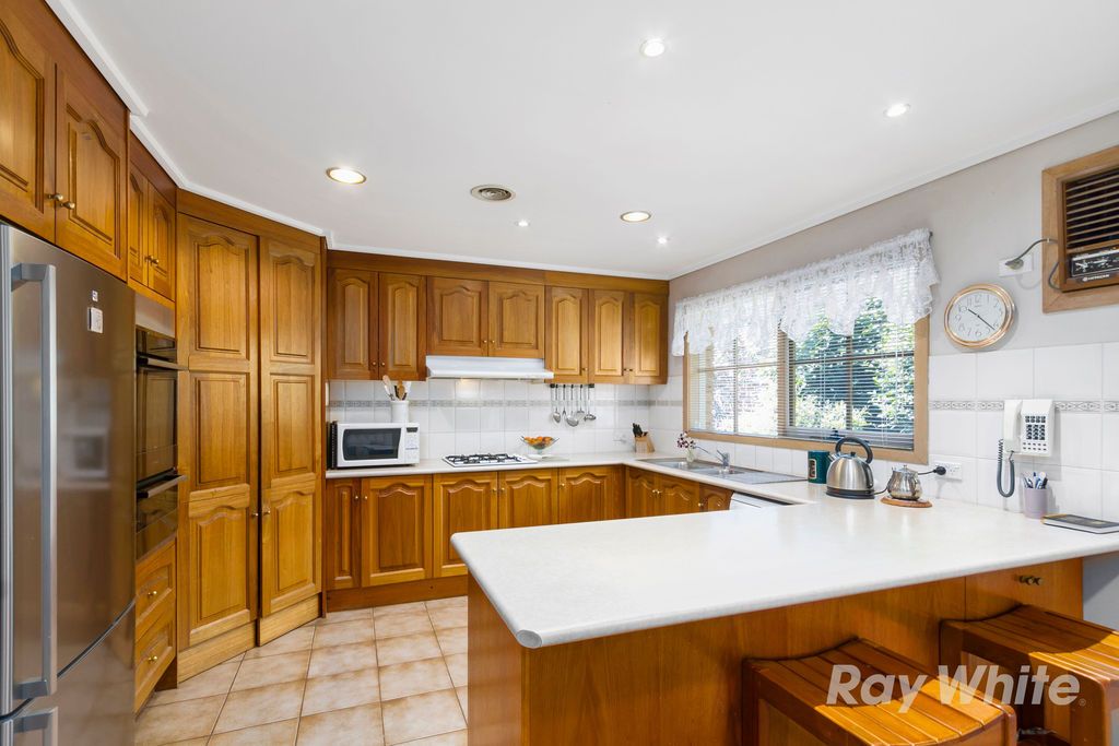 33 Severn Crescent, Rowville, VIC 3178
