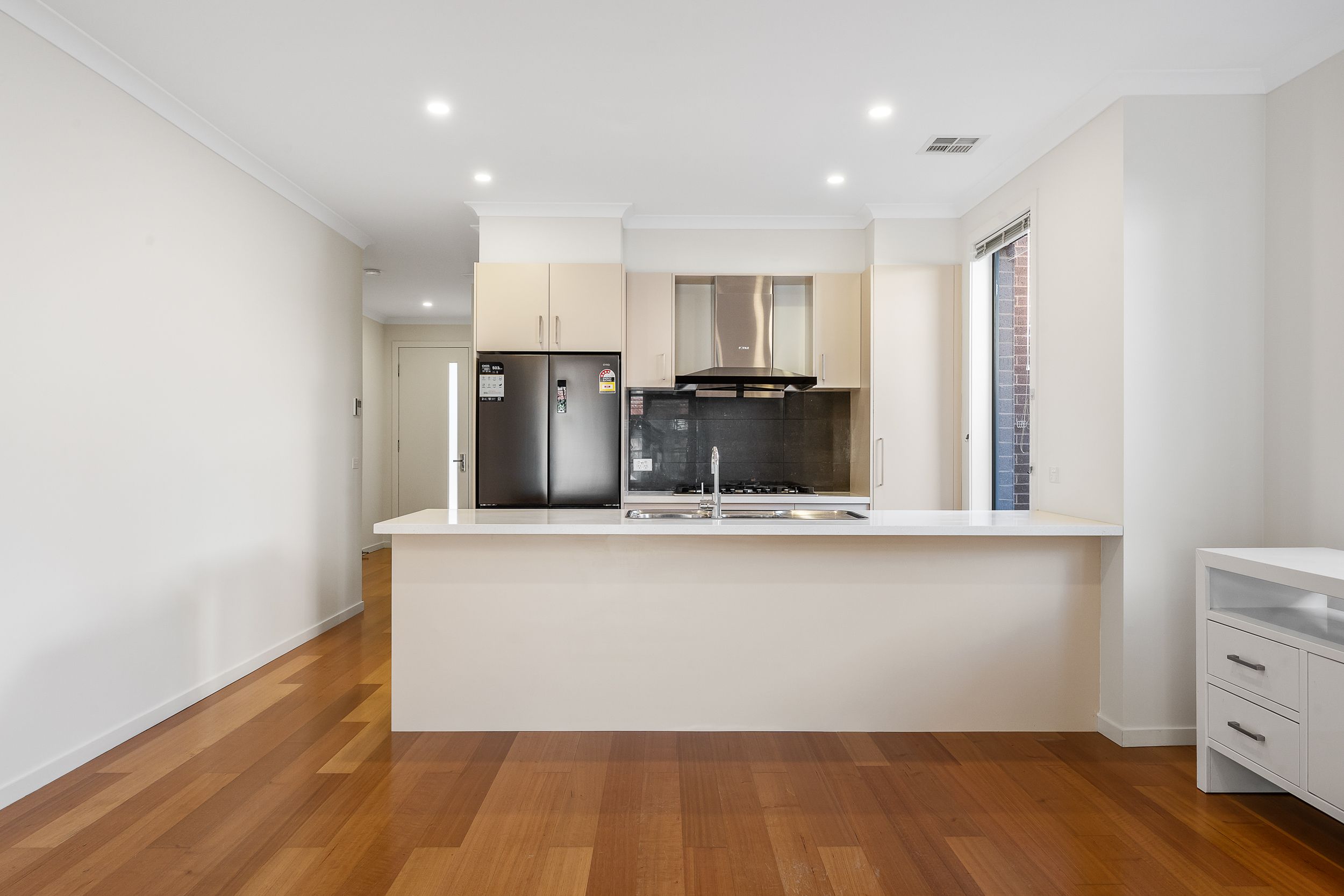 5/48-50 Hamel Street — photo 4 of 18