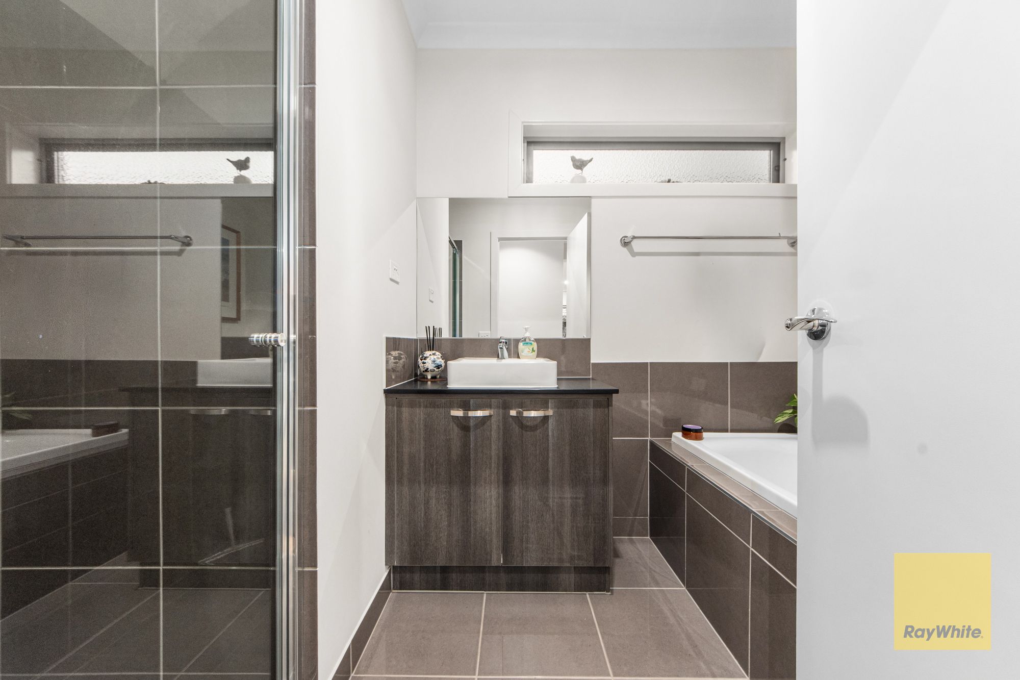 27 Albanvale Drive — photo 12 of 20