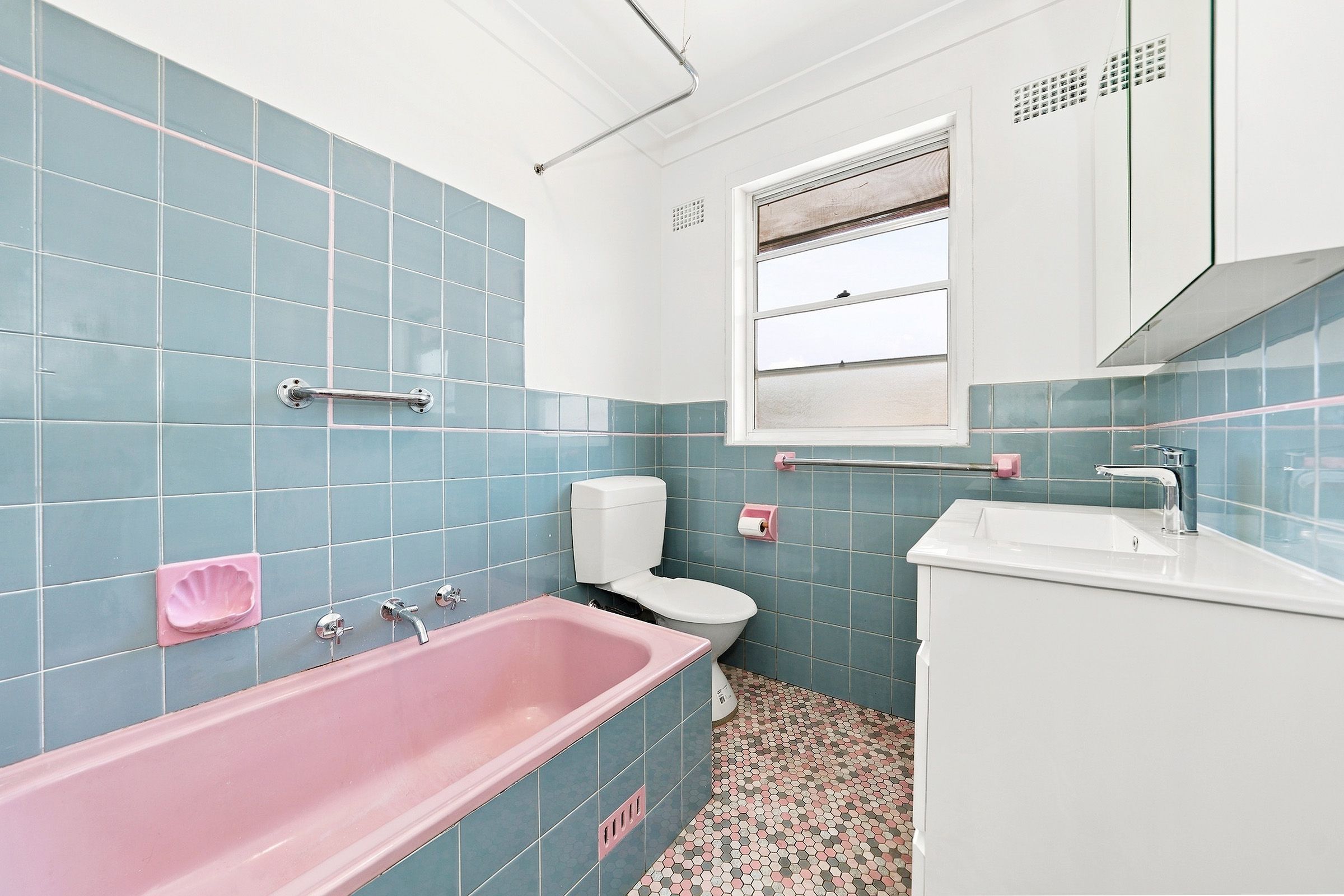 23/8 Orpington Street — photo 4 of 5