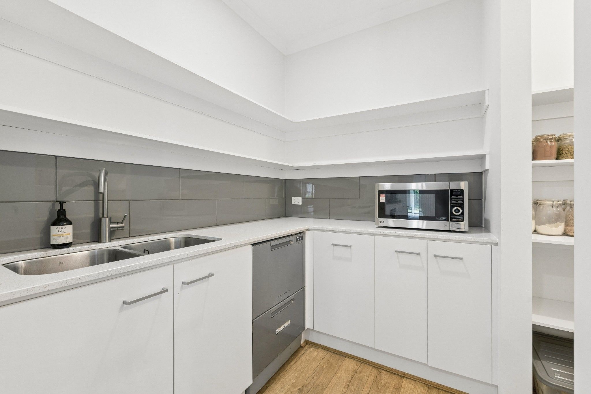 8 Lenigas Crescent — photo 8 of 30
