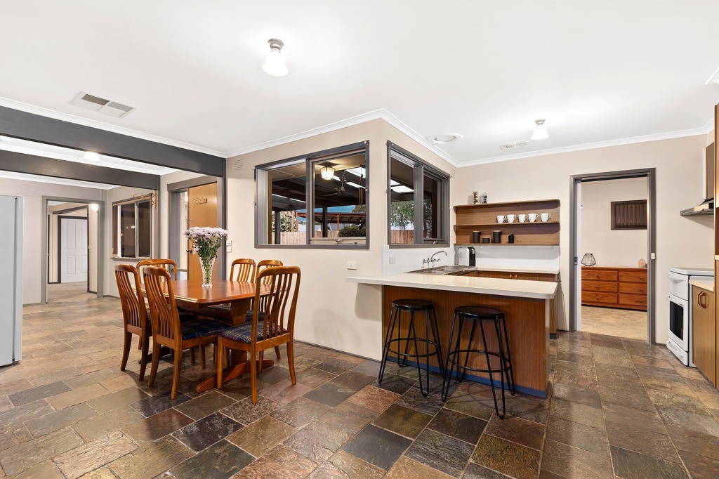 11 Winnifred Crescent, Knoxfield, VIC 3180