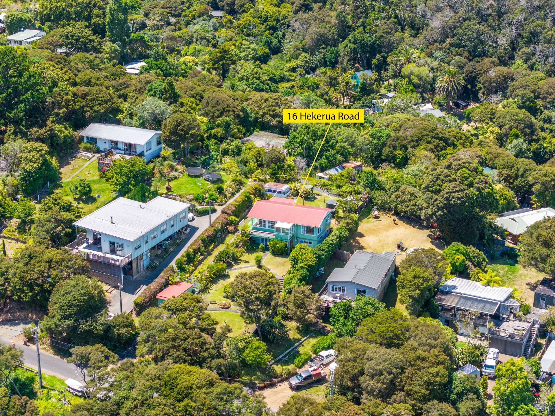 16 Hekerua Road photo 16