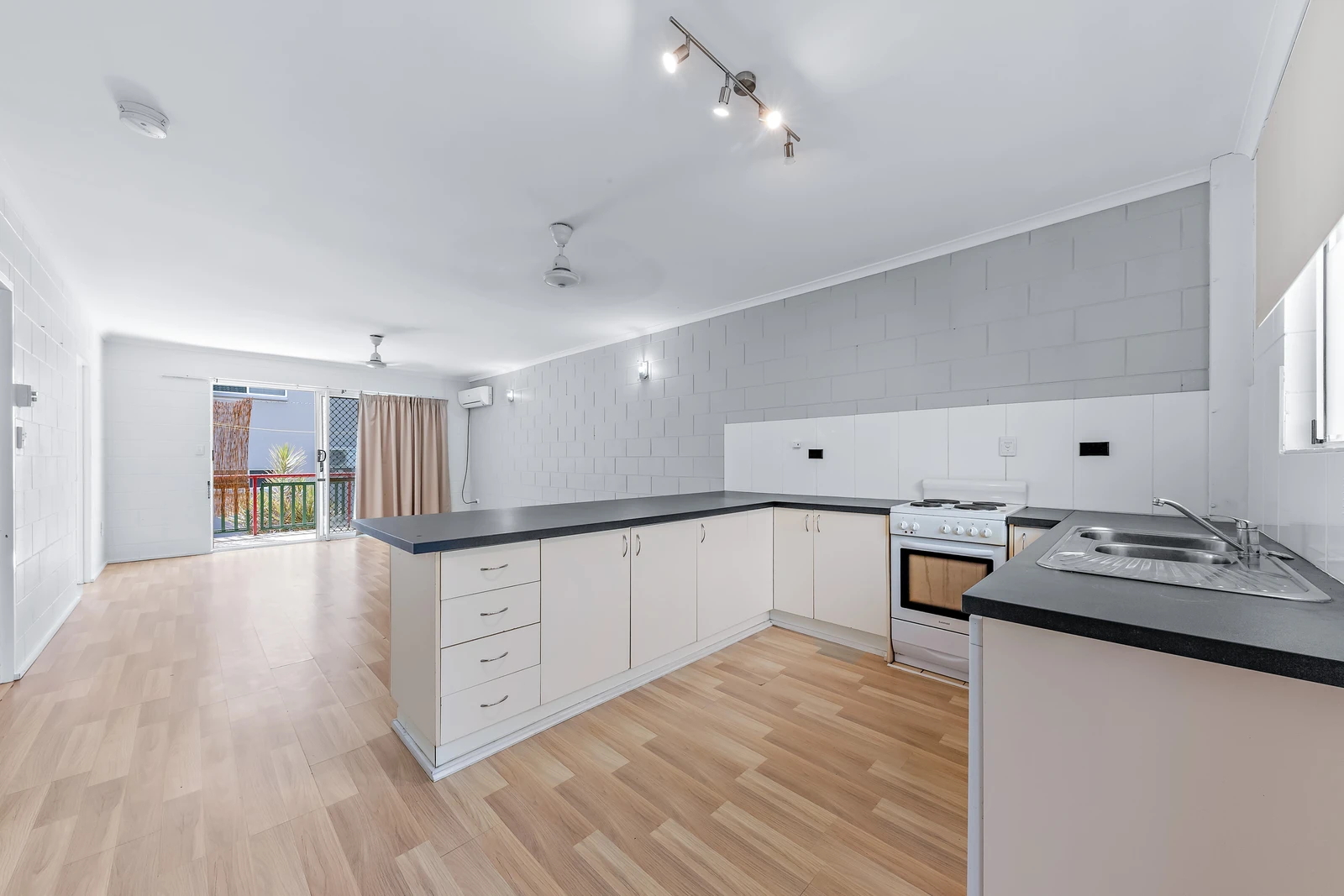 8/14 Island Drive, Cannonvale, QLD 4802