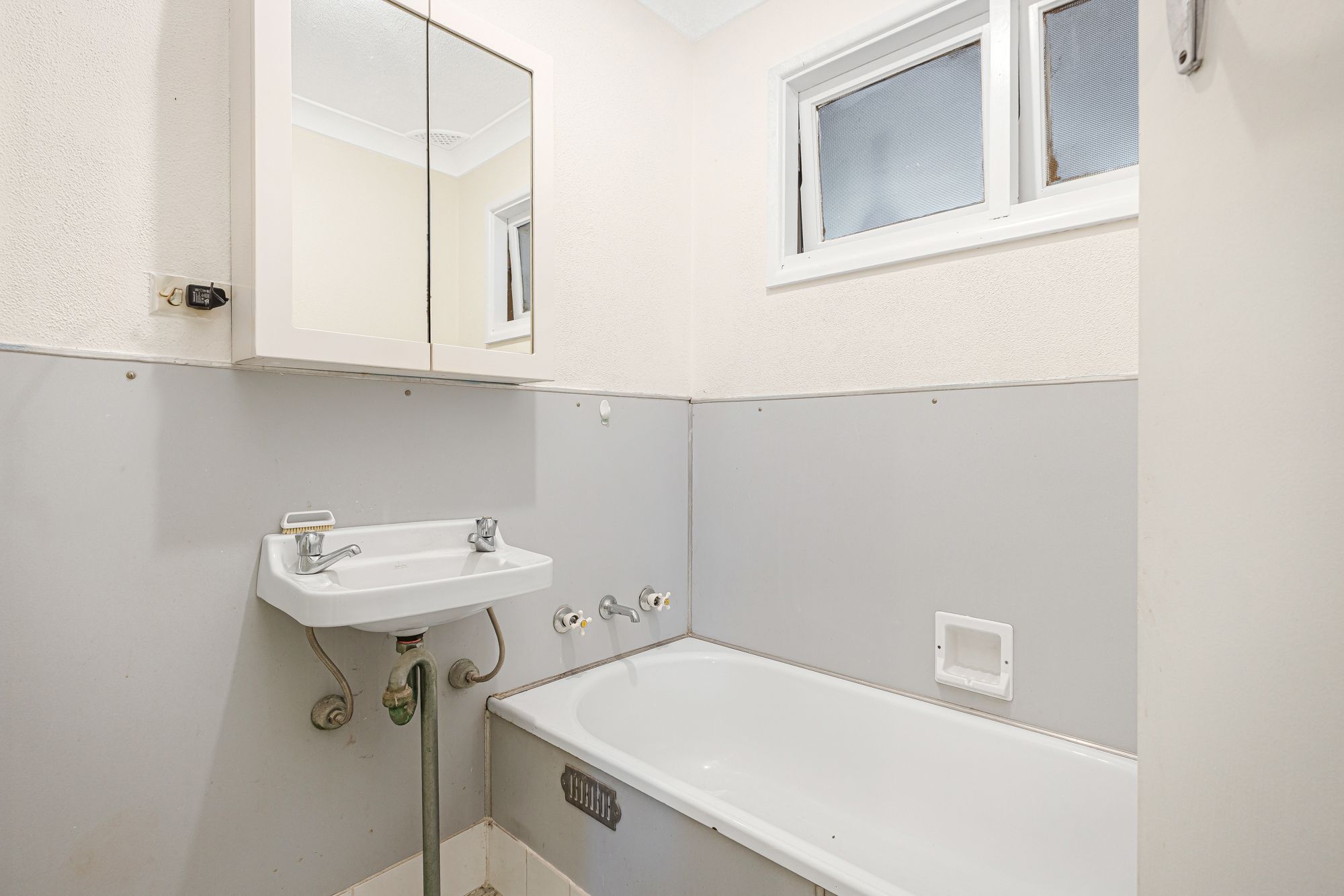 63 Canberra Street — photo 9 of 14