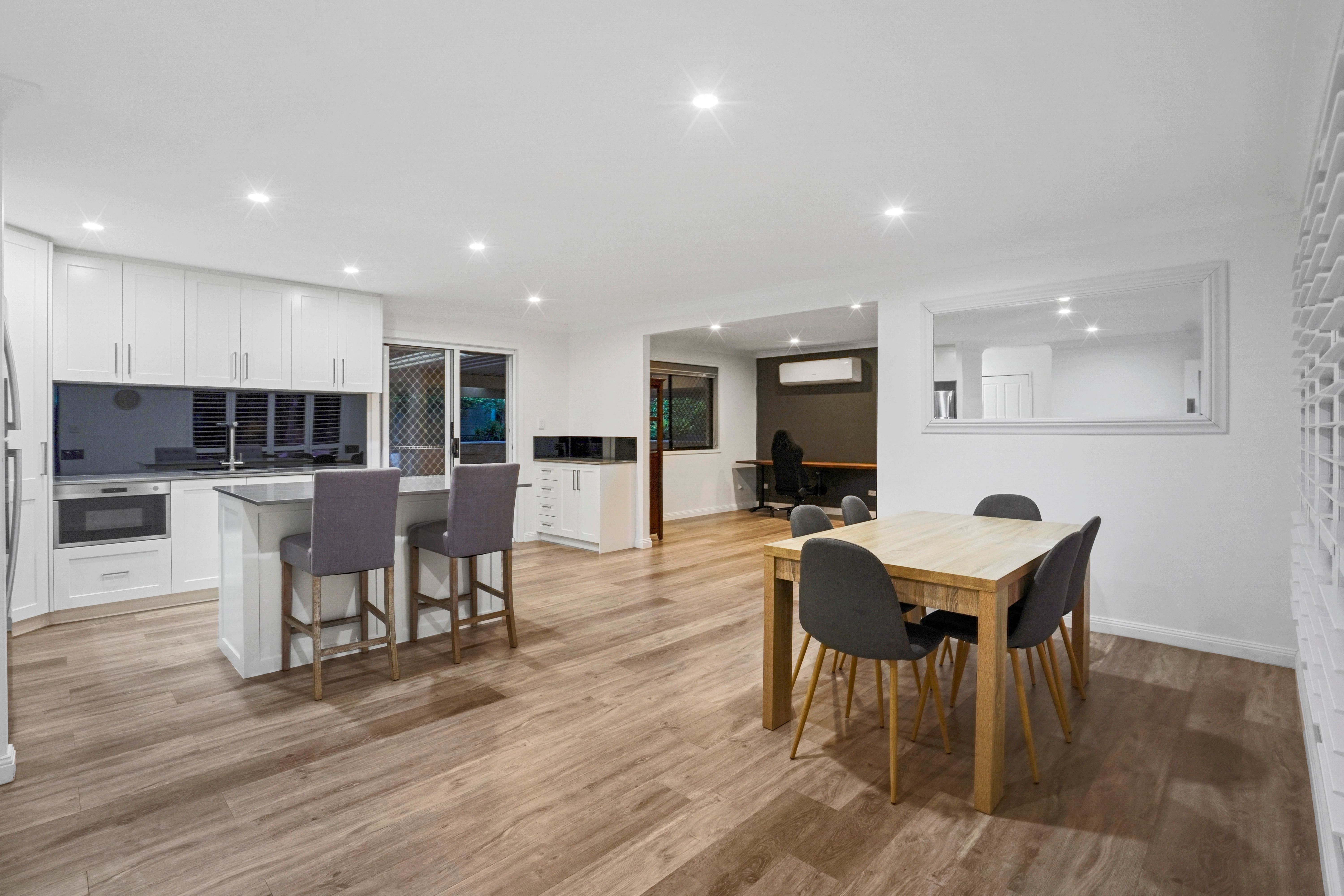 6 Manning Court — photo 3 of 26