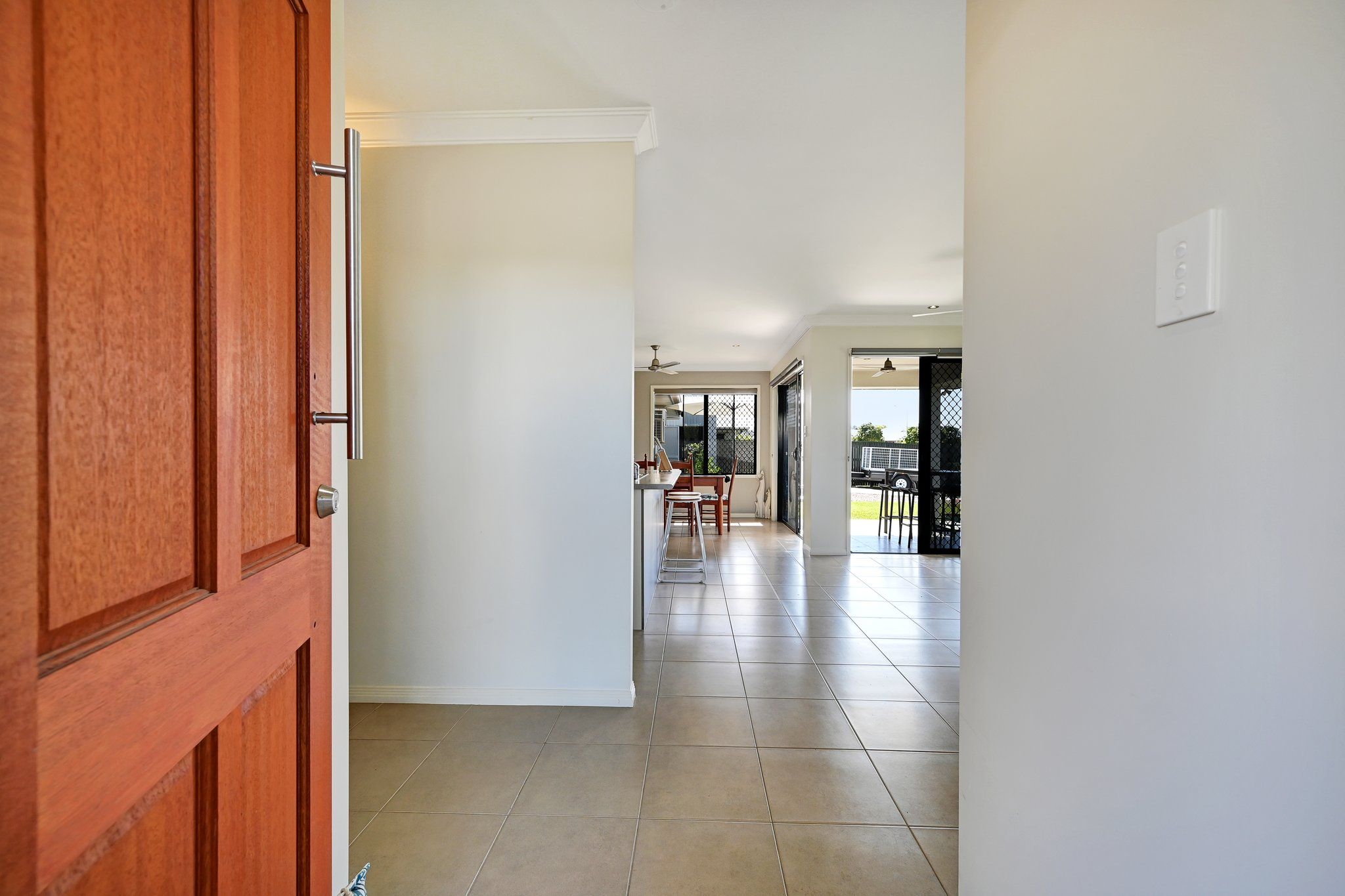 1 Holbourne Street, Bushland Beach, QLD 4818