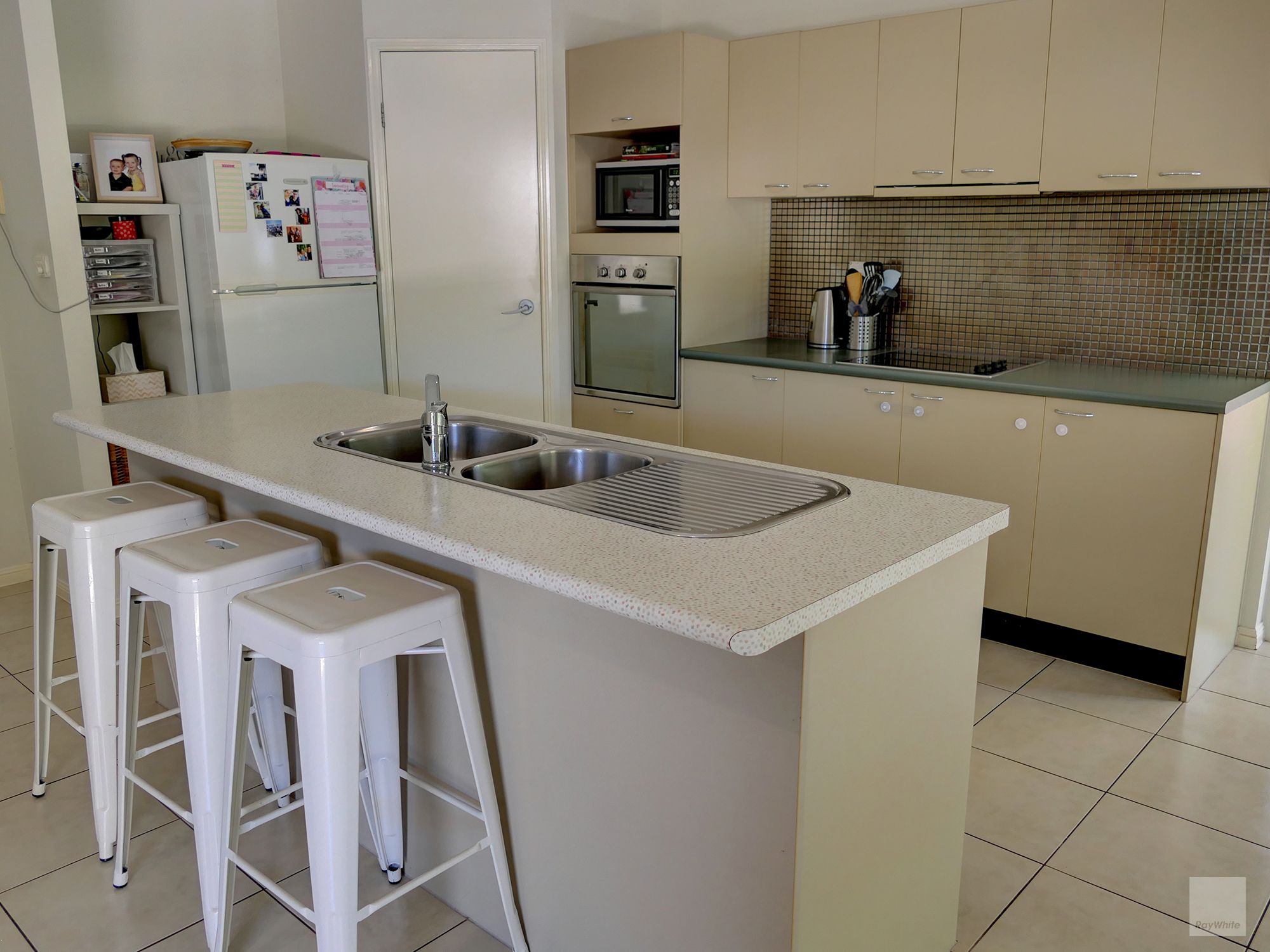 18 Elphinstone Street, Kanimbla, QLD 4870