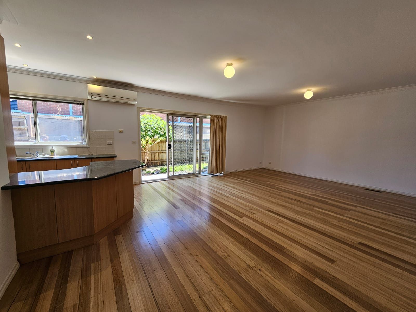 2/27 Bletchley Road, Hughesdale, VIC 3166