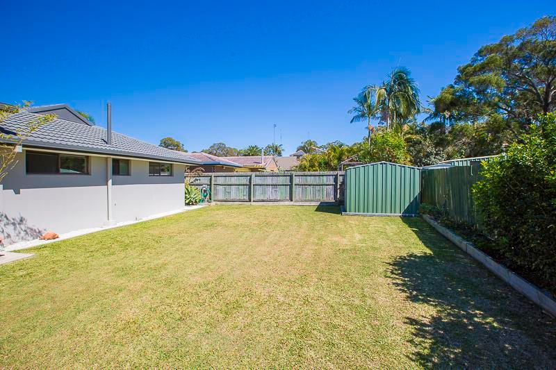 9 Lambros Drive, Benowa, QLD 4217