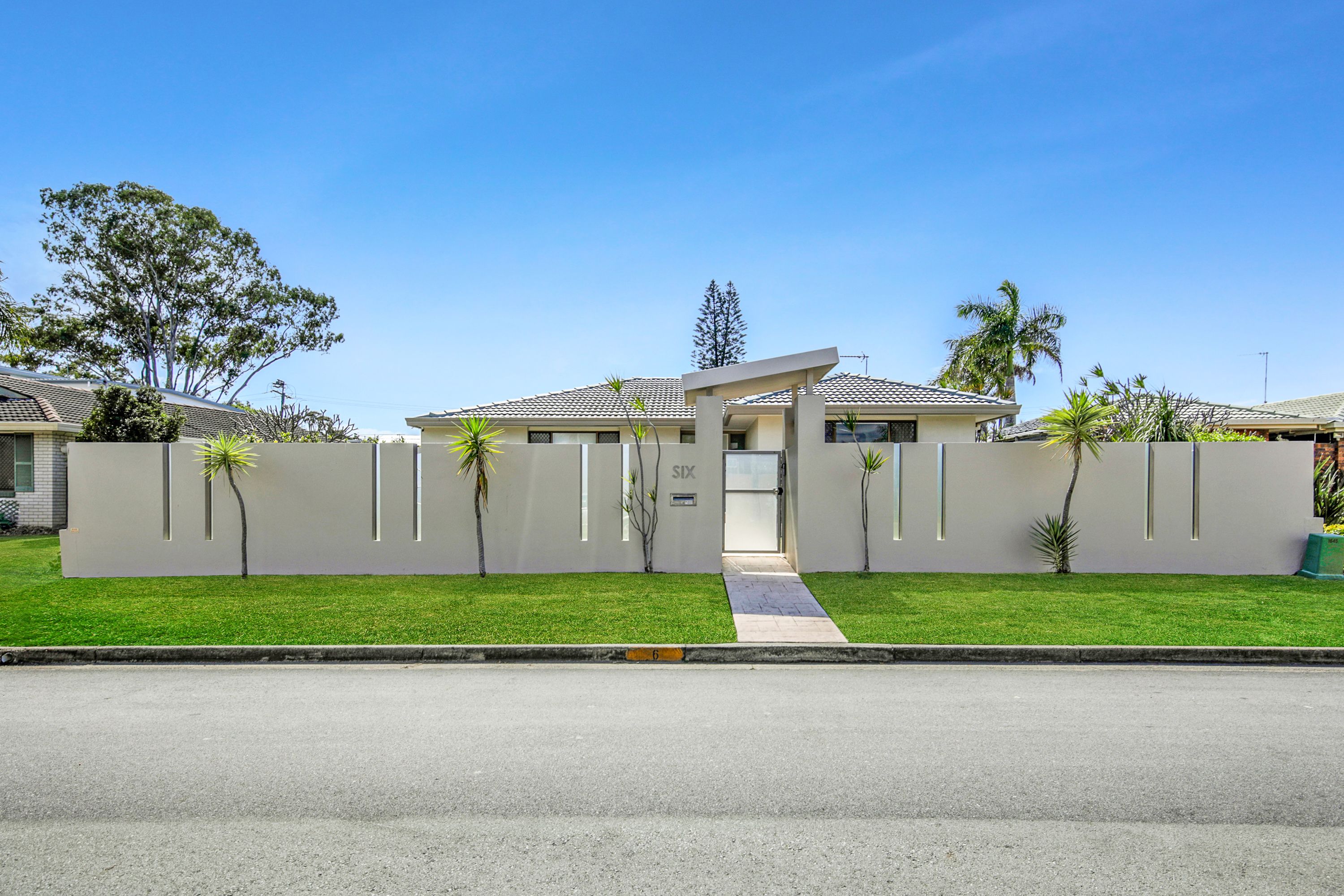 6 Aroona Avenue, Broadbeach Waters, QLD 4218
