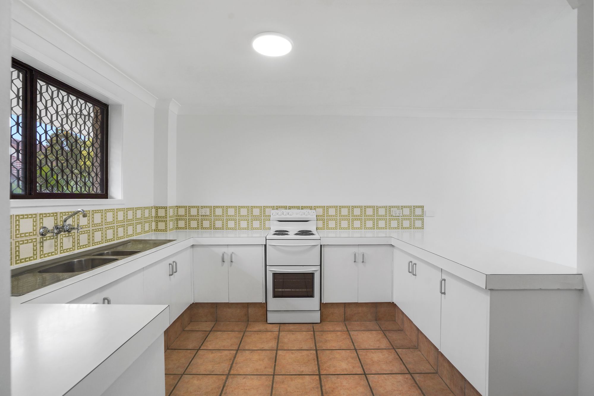 4/3 Robert Street — photo 3 of 18