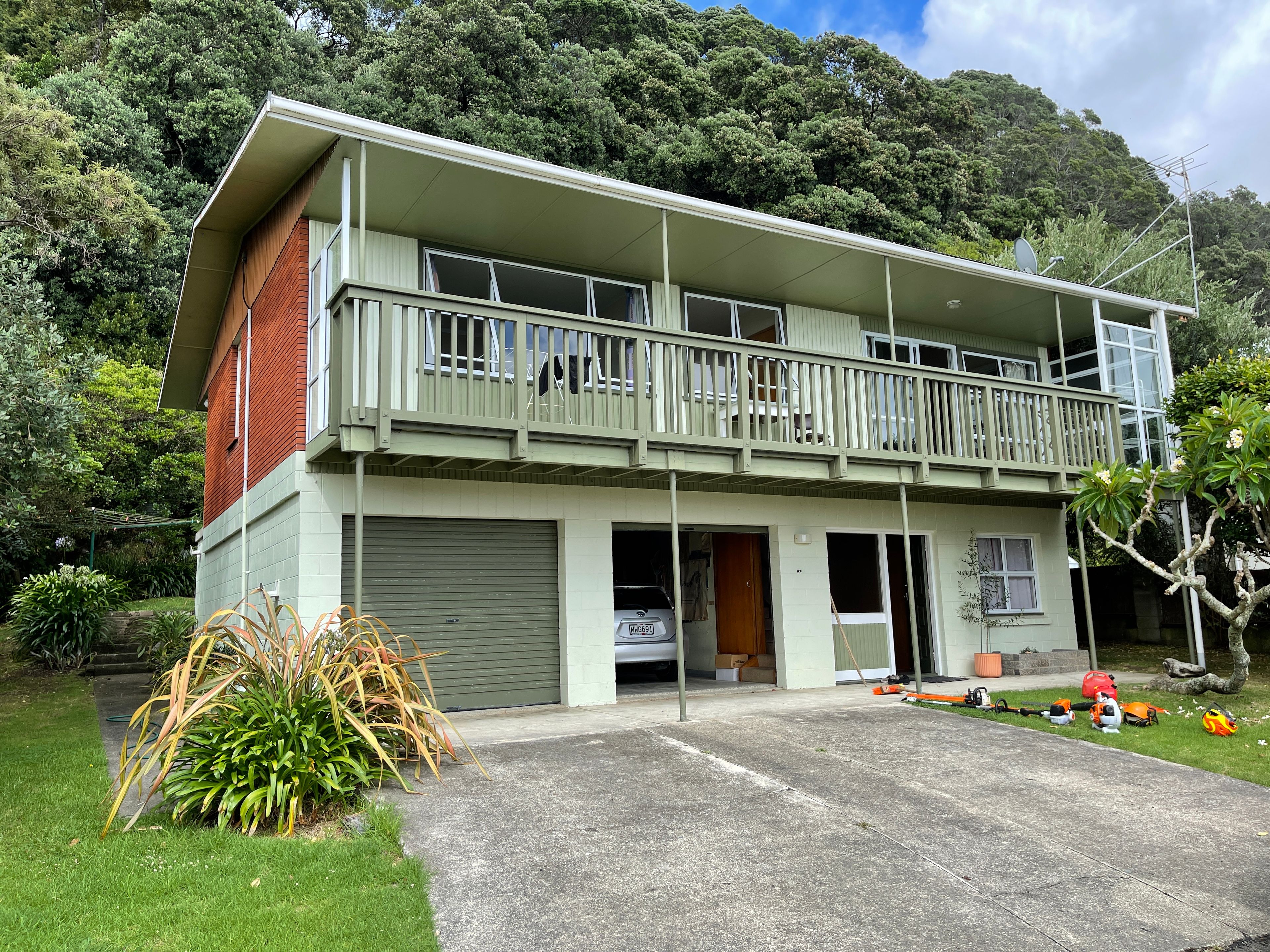 Fully furnished on West End! 1