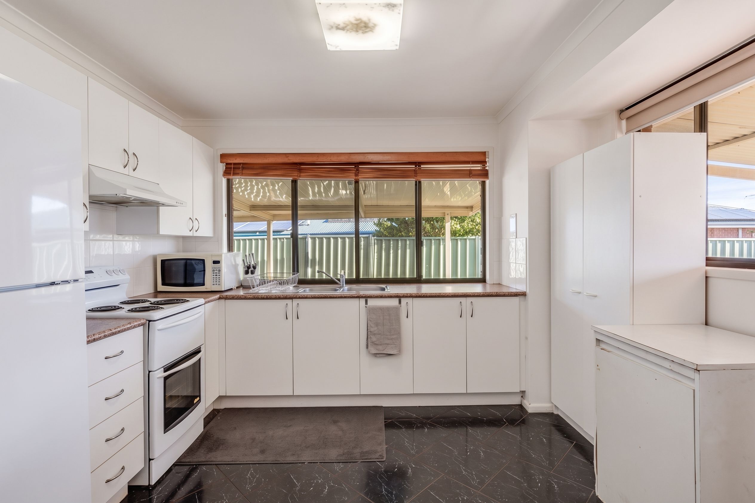 14 Gladstone Street — photo 4 of 13