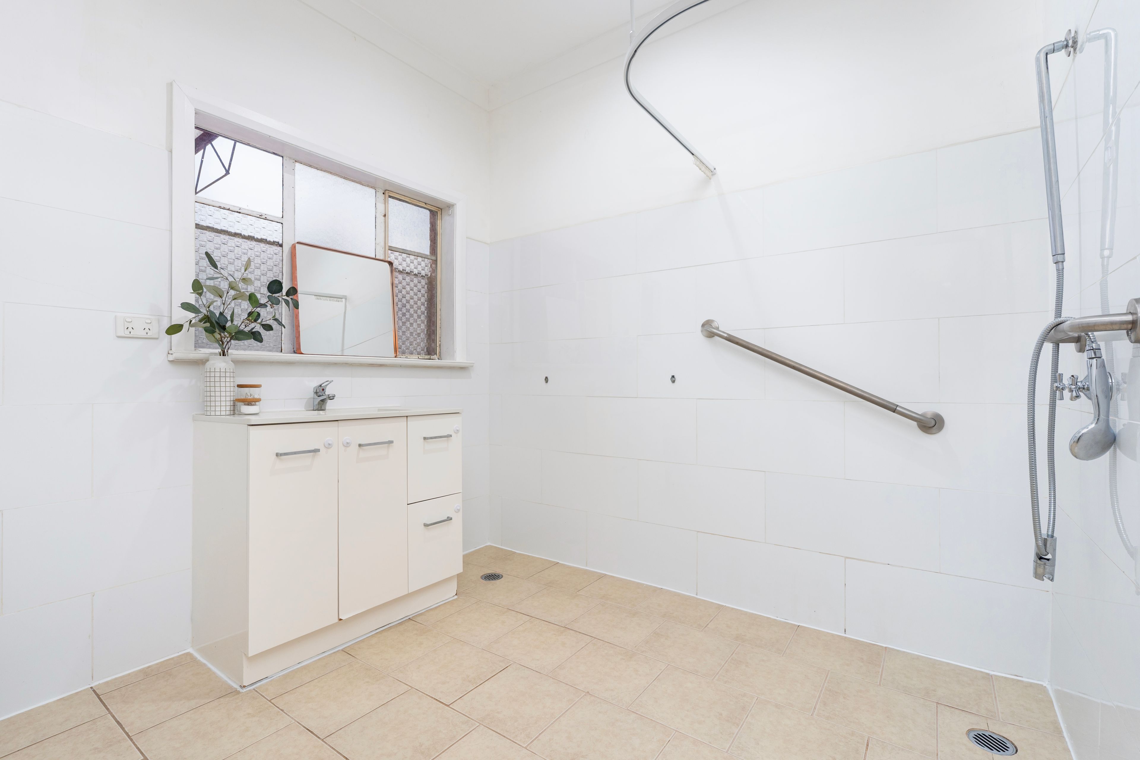 223 Kiewa Street — photo 11 of 23