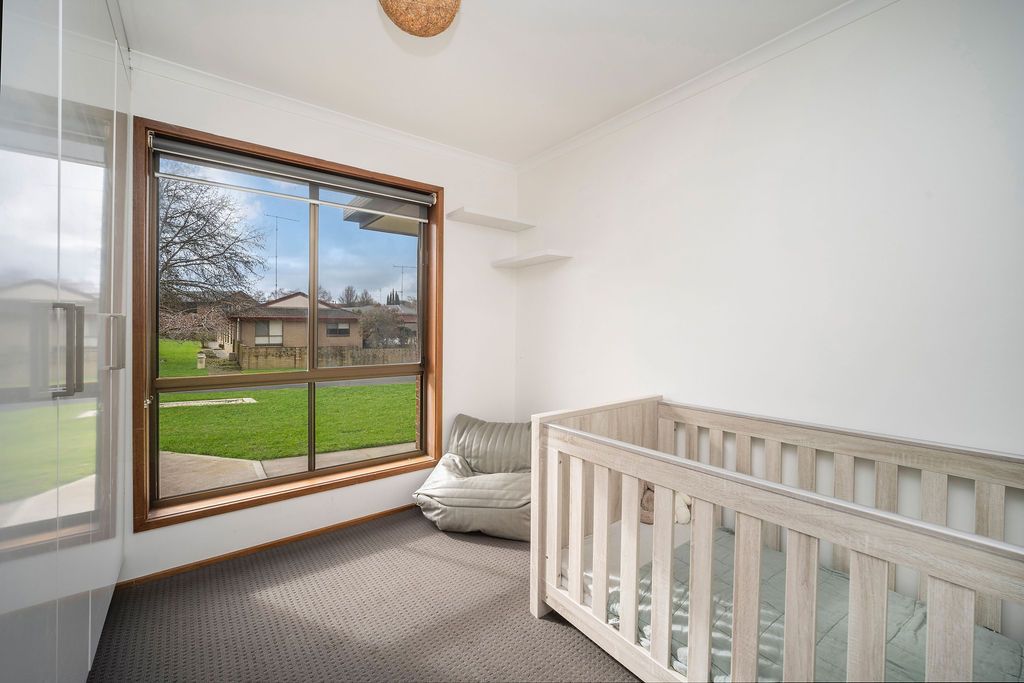 12 Mayfair Crescent — photo 8 of 14