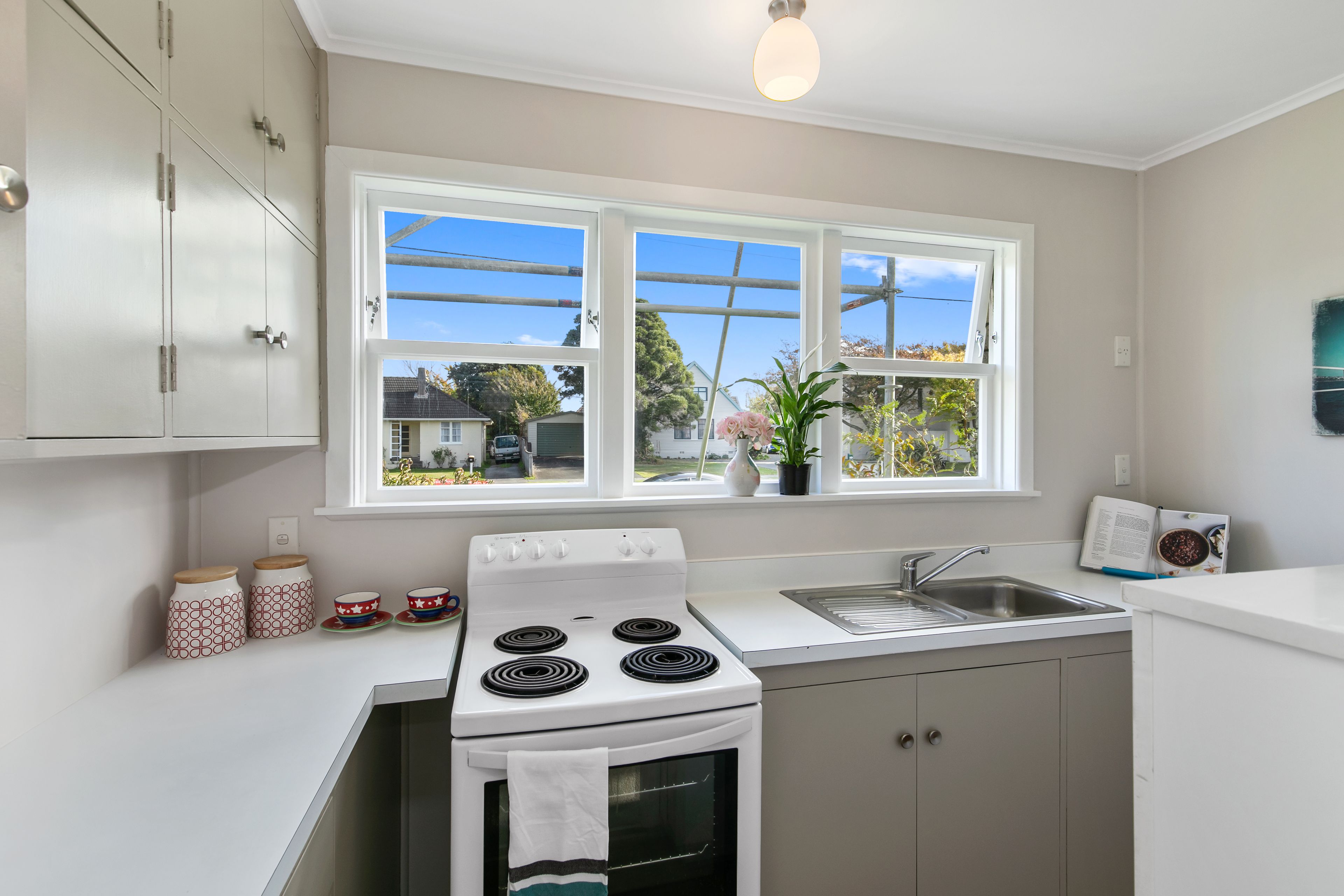2/37 Guthrie Street, Waterloo, Lower Hutt City