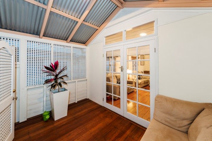 22 Oxley Drive, Holland Park, QLD 4121
