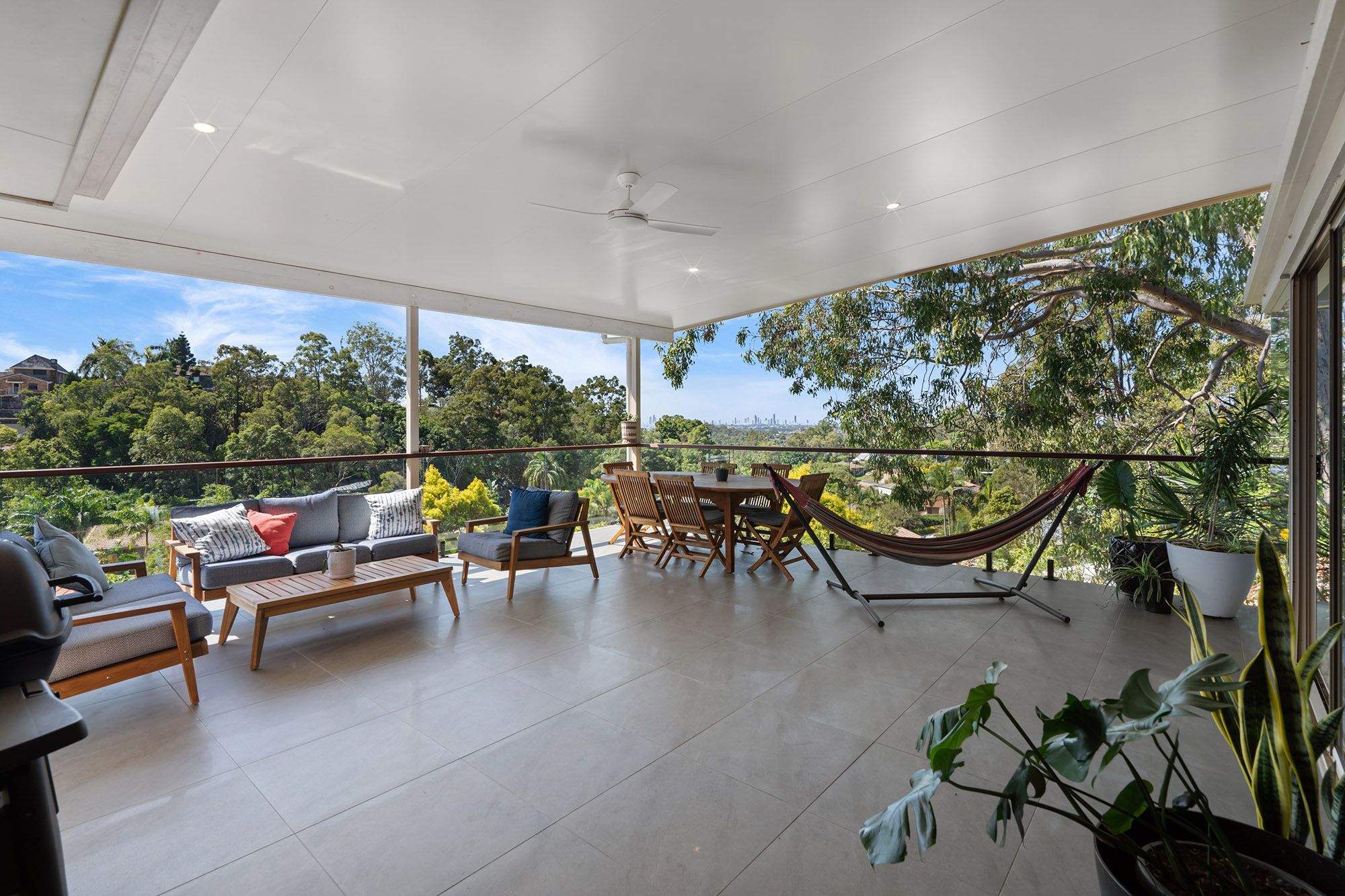 16B Lochinvar Court, Highland Park, QLD 4211