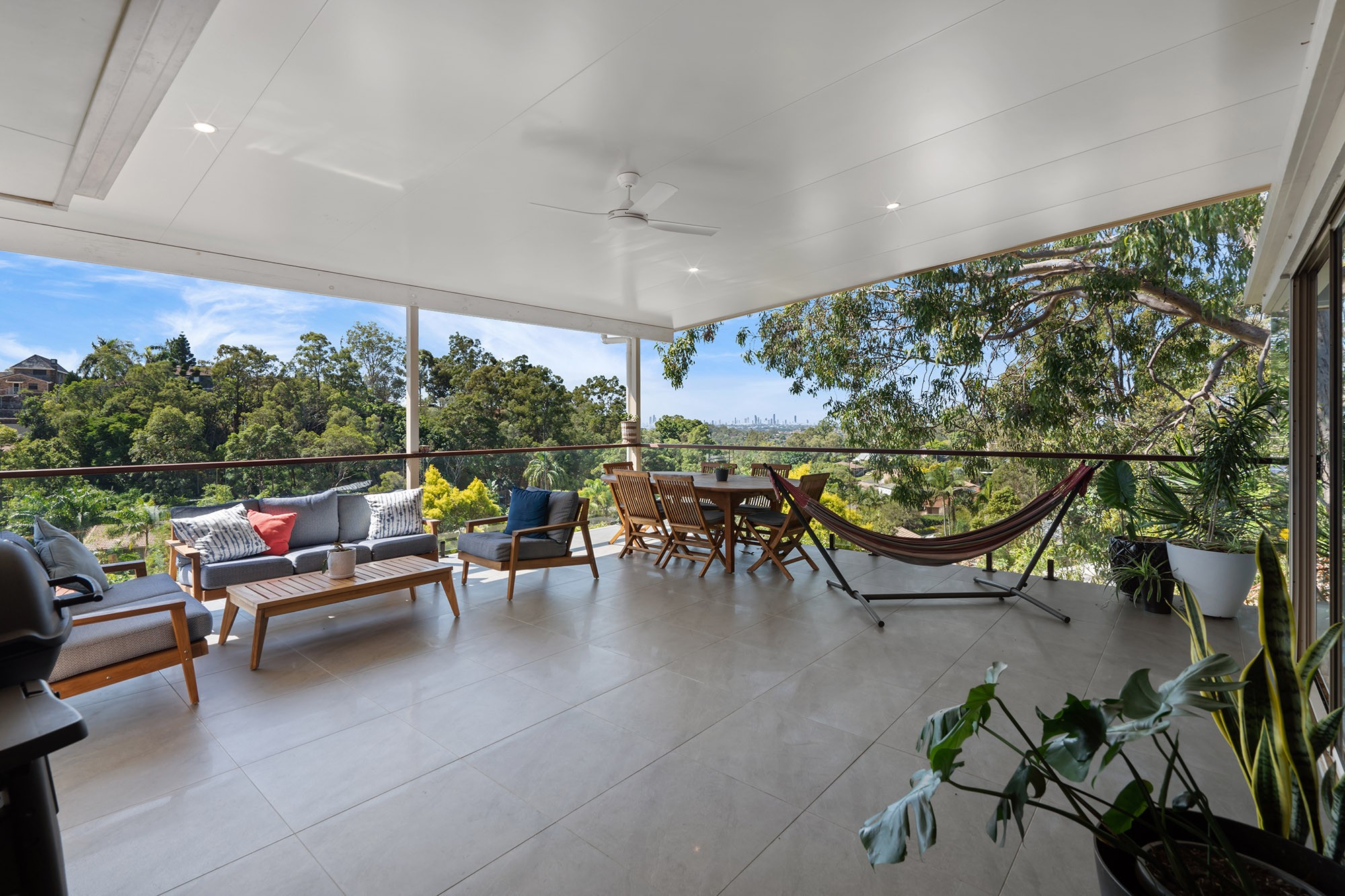 16B Lochinvar Court, Highland Park, QLD 4211